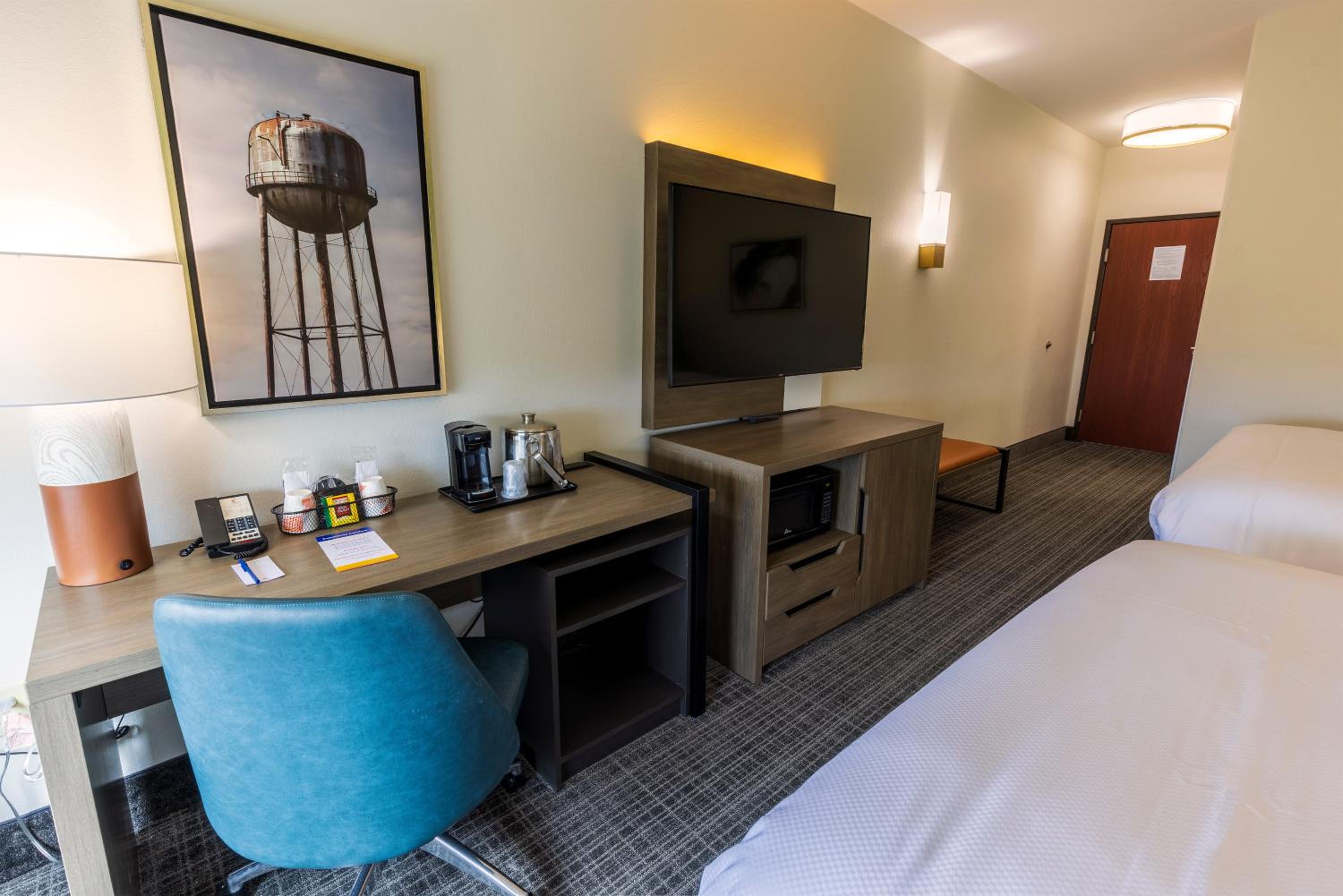 Two Queen Beds and Roll-In Shower - Disability Access - Photo 7