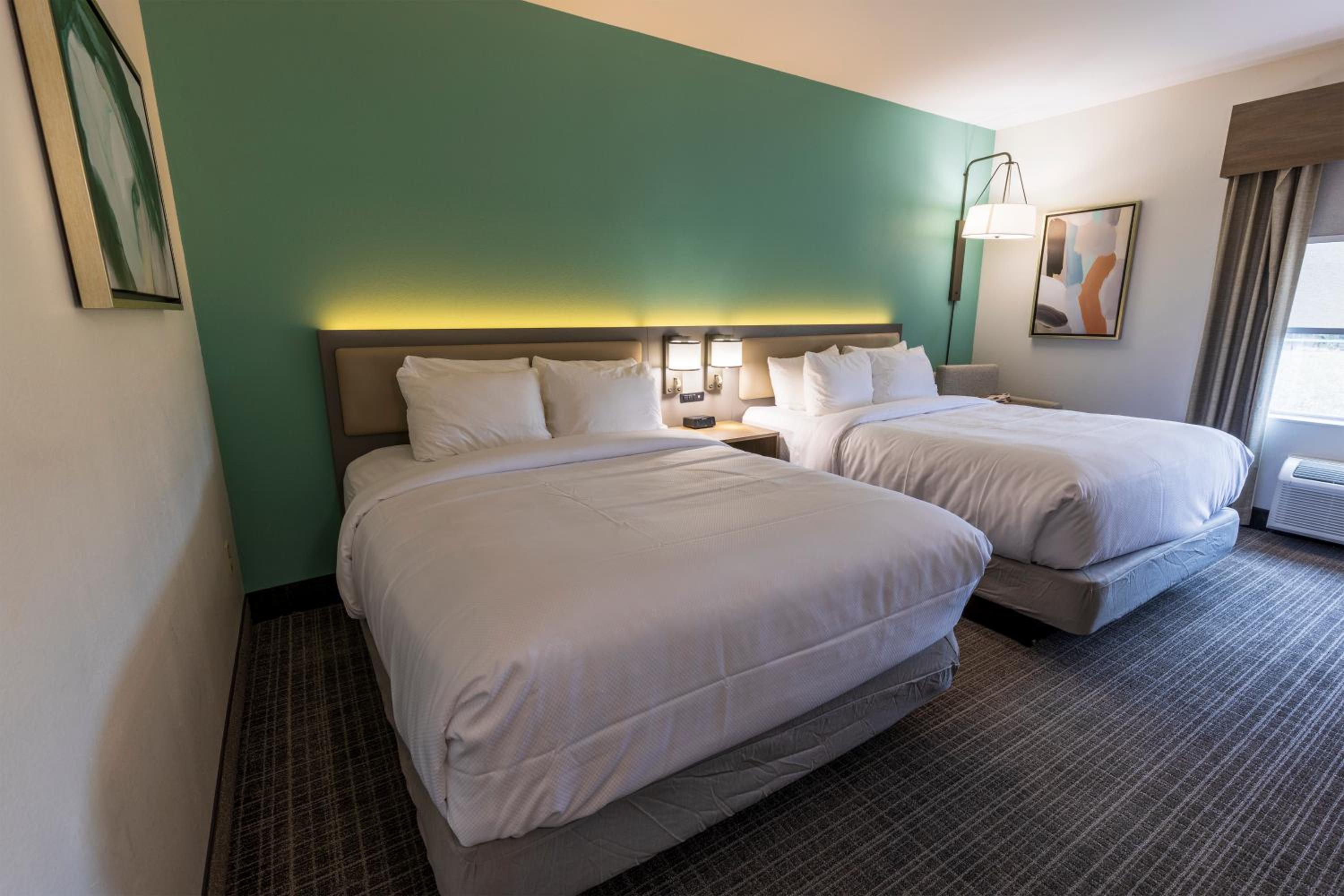 Two Queen Beds and Roll-In Shower - Disability Access - Photo 1