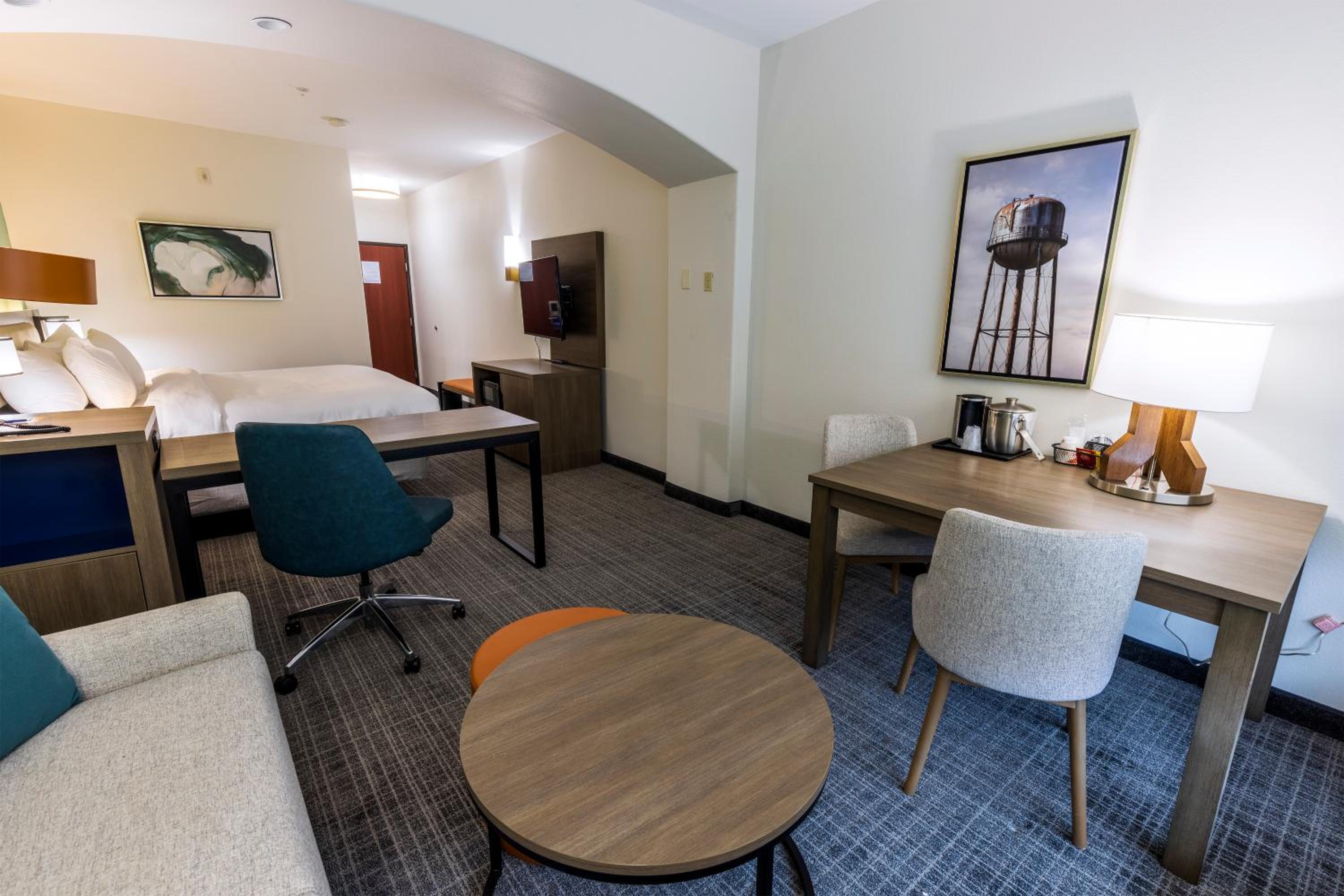 King Suite with Sofa bed - Non Smoking/Interior Hall - Photo 5