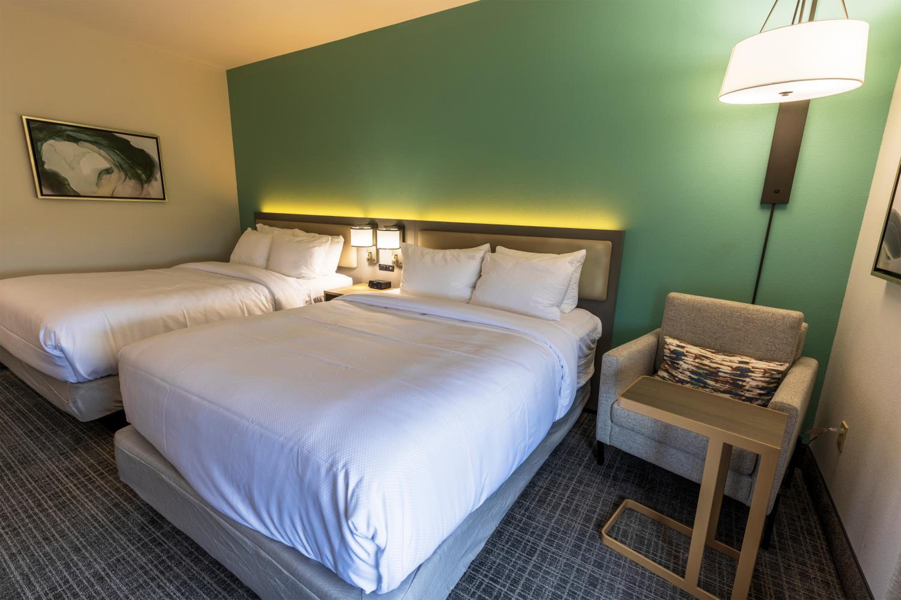 Two Queen Beds and Roll-In Shower - Disability Access - Photo 4