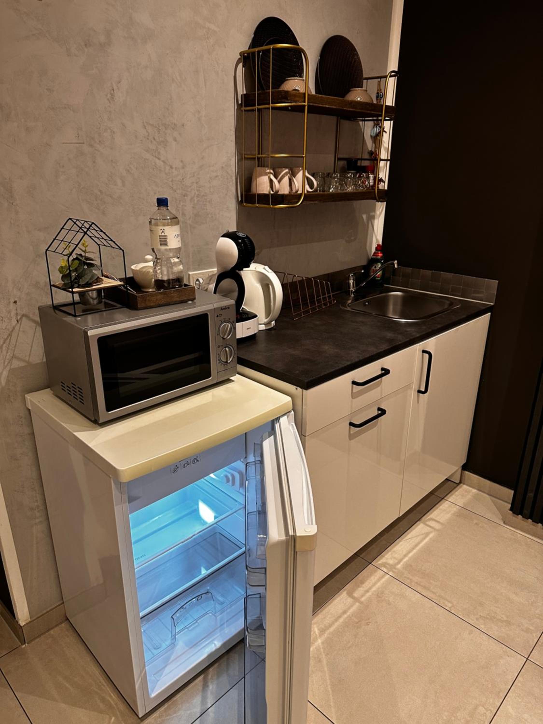 Studio Apartment - Photo 16