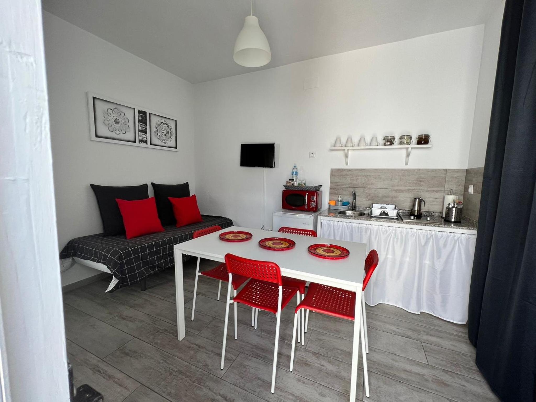 One-Bedroom Apartment - Photo 25