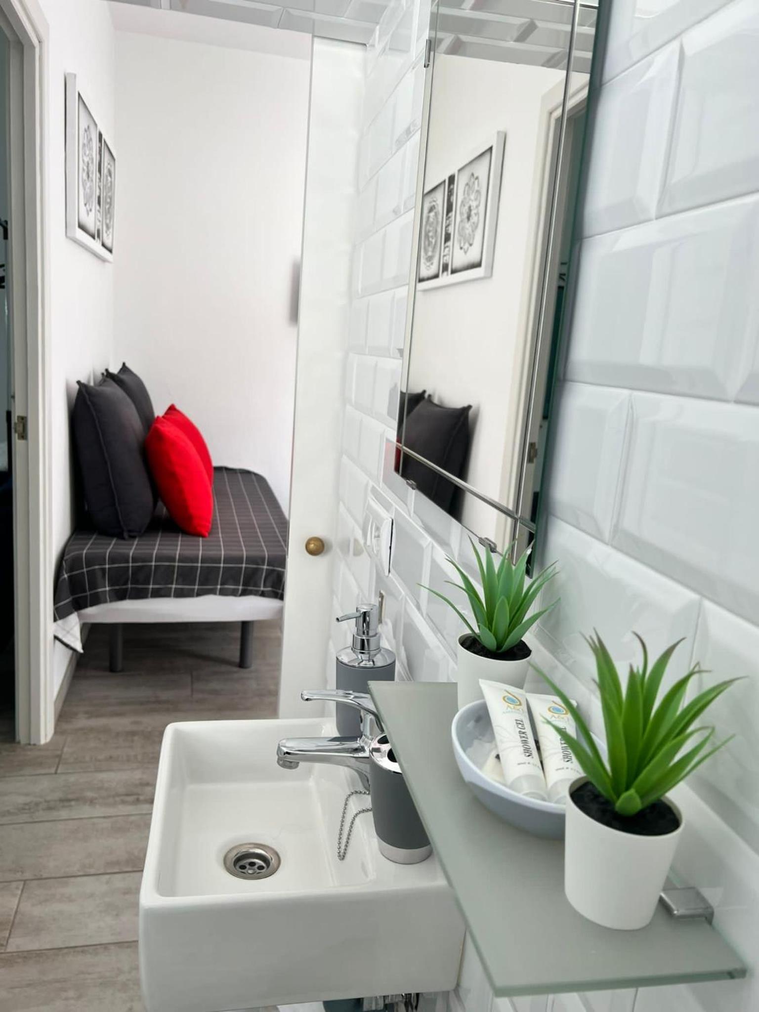 One-Bedroom Apartment - Photo 23