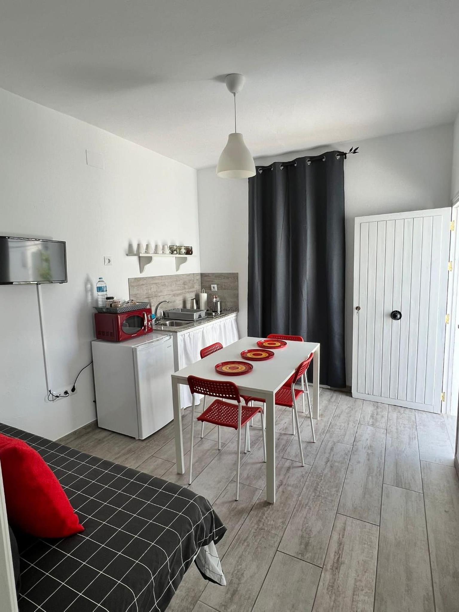 One-Bedroom Apartment - Photo 19