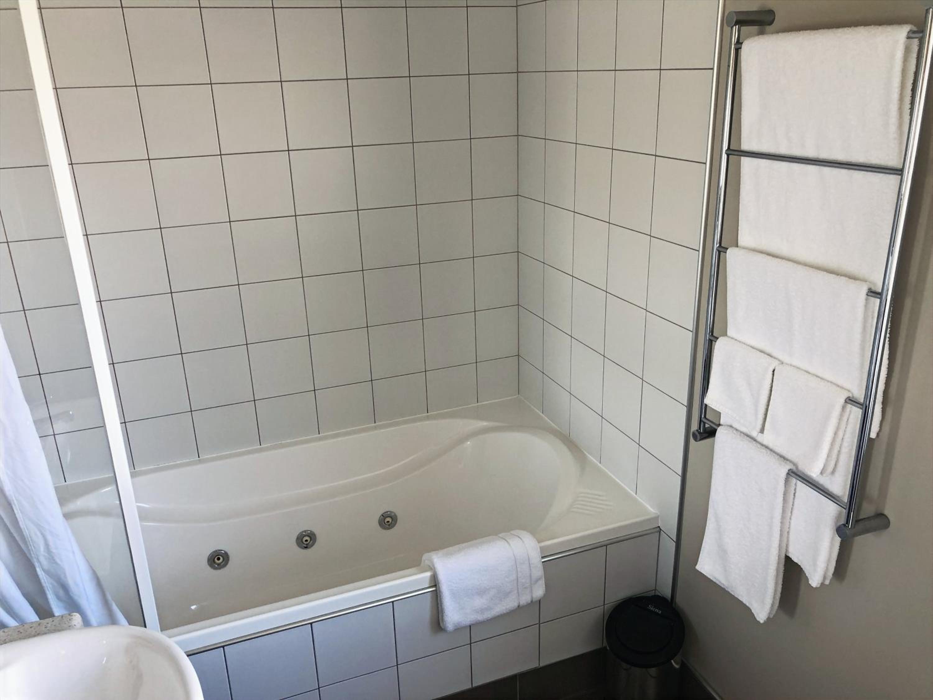 Executive Studio with Spa Bath  - Photo 2