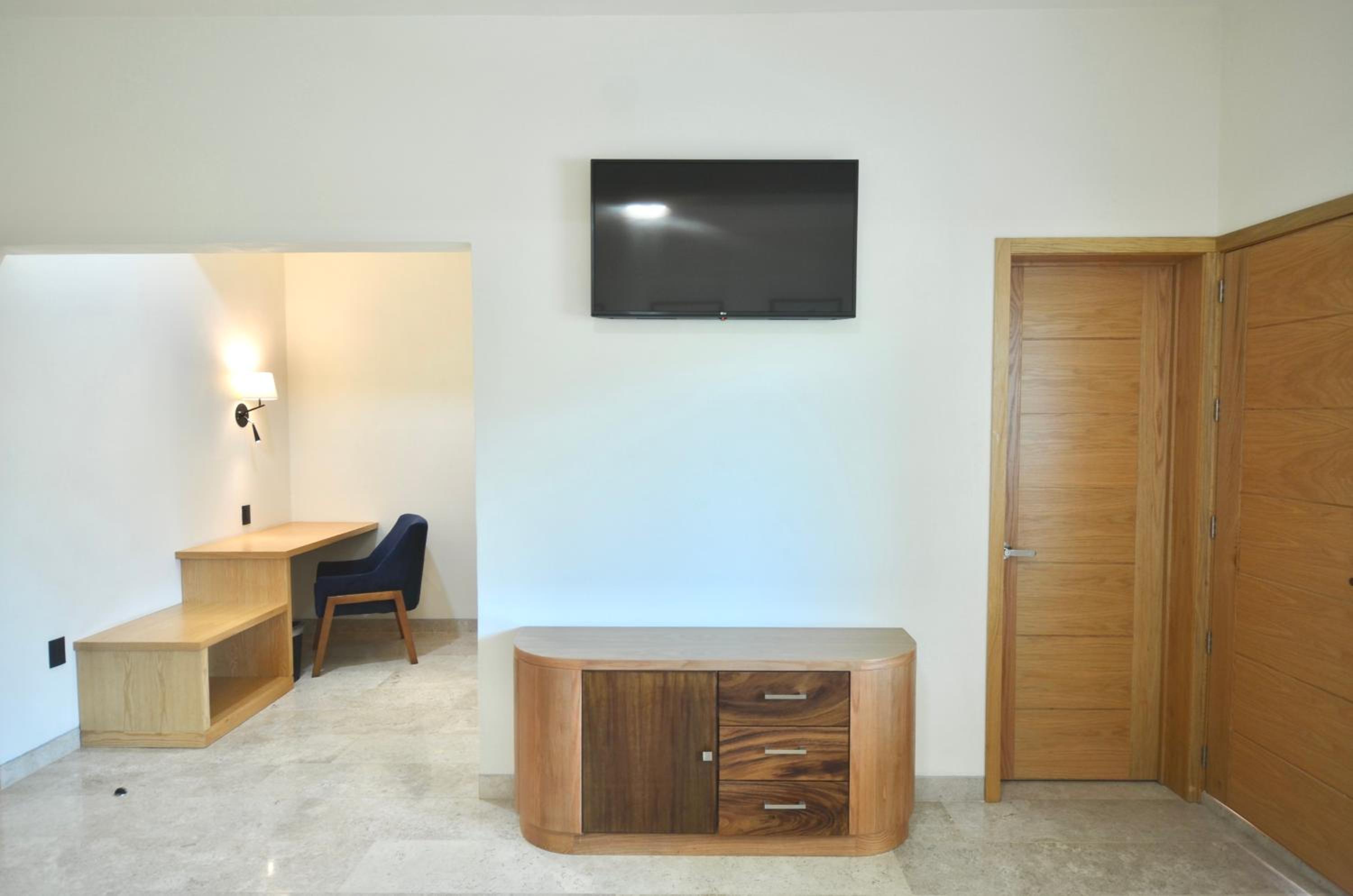 Family Room photo 3