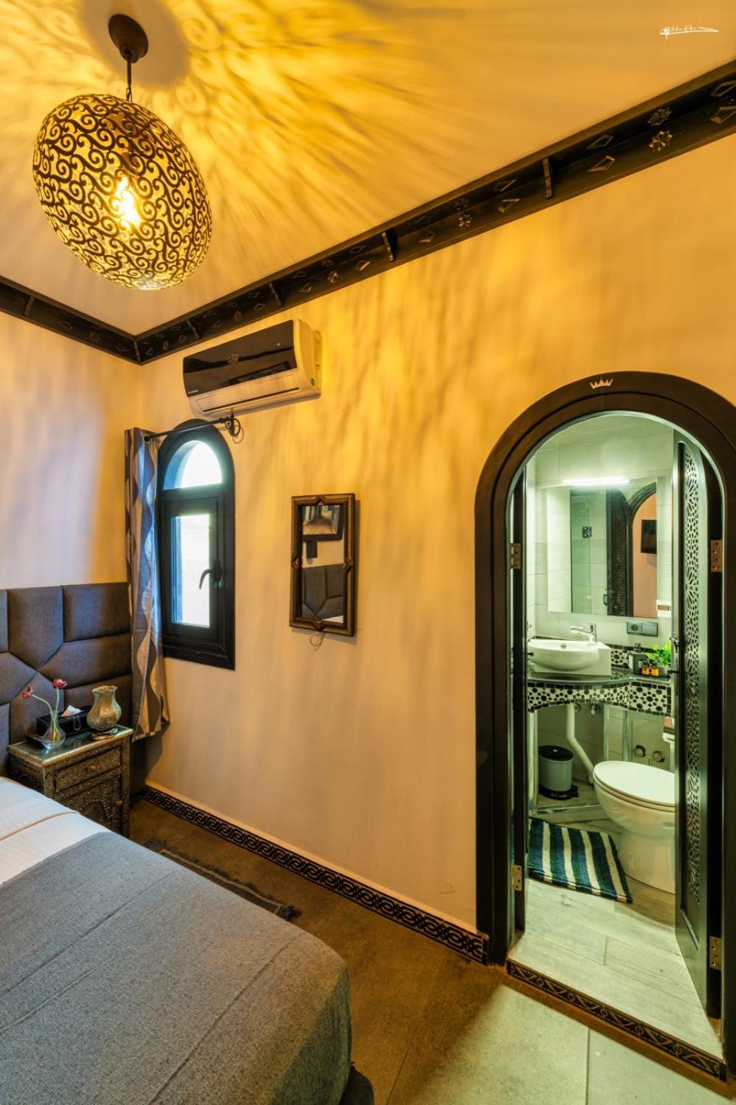 Standard Double or Twin Room - Photo 10