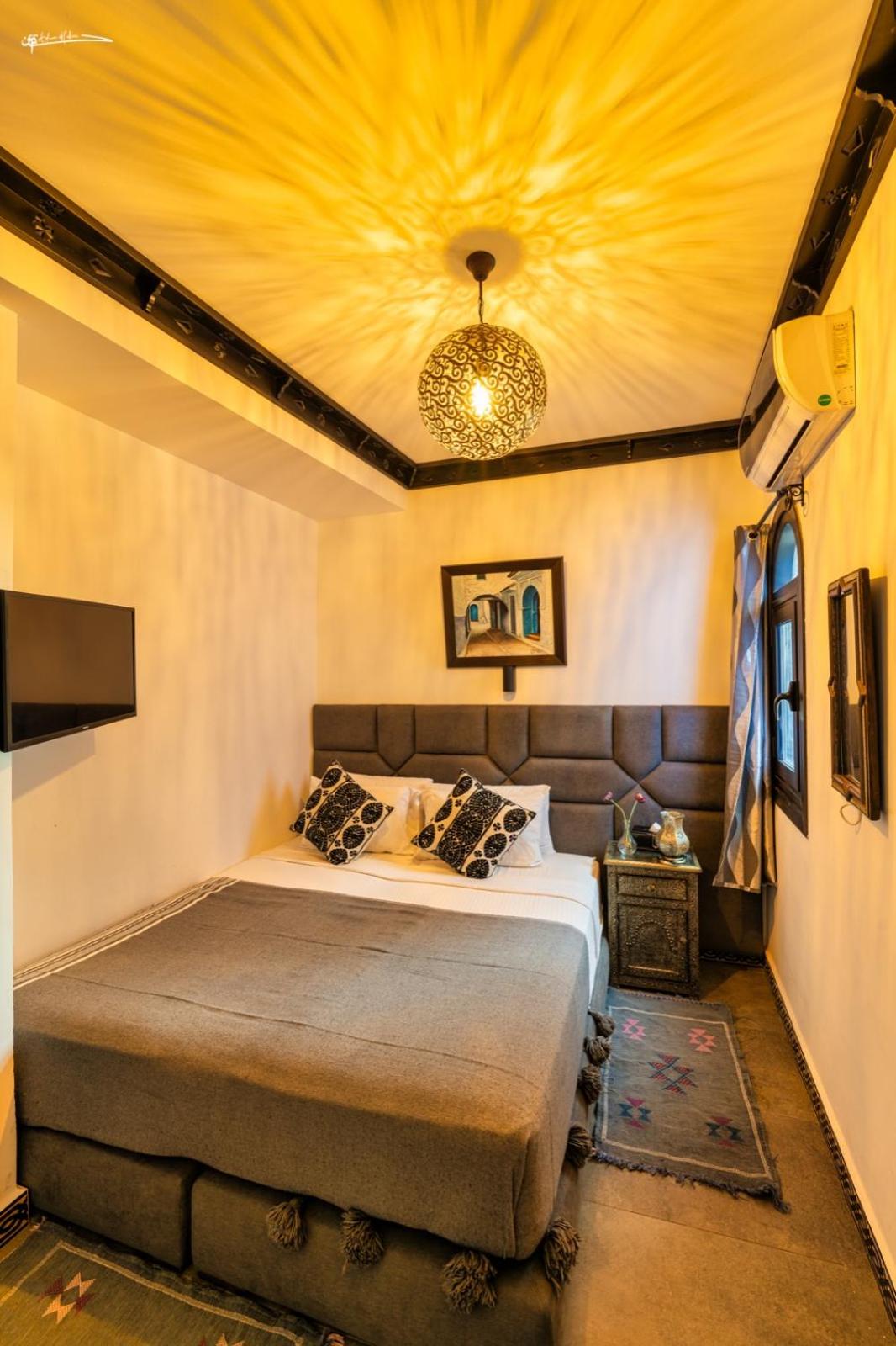 Standard Double or Twin Room - Photo 9