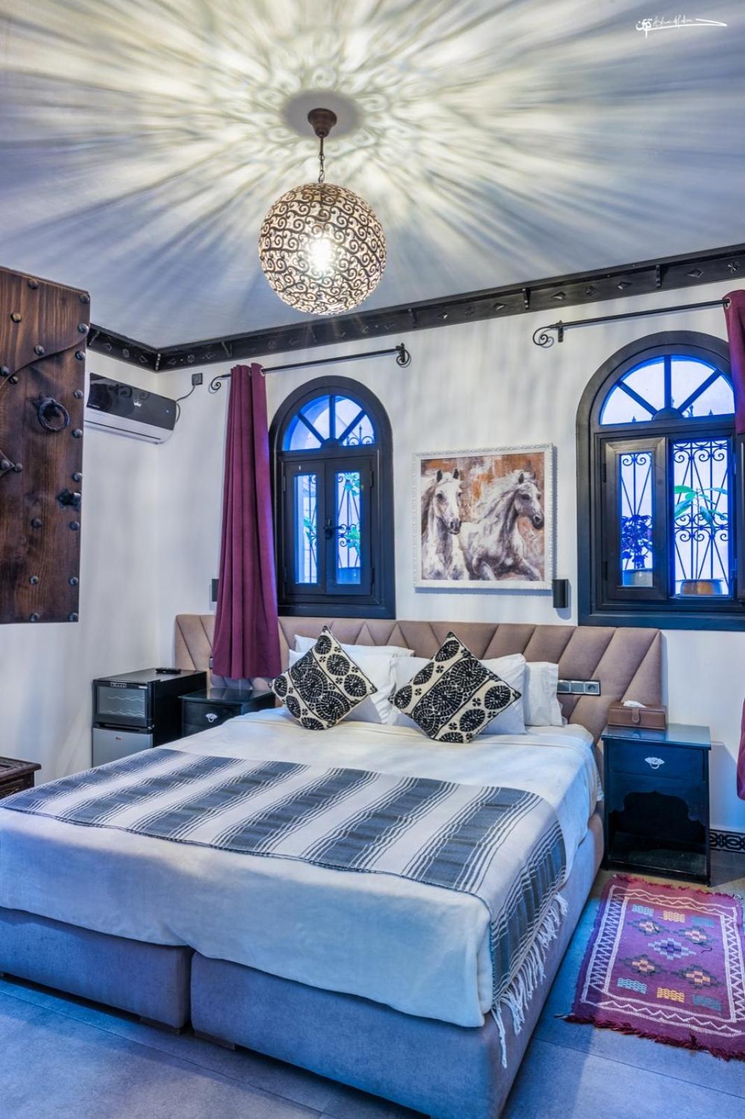 Double or Twin Room with Private Bathroom - Photo 16