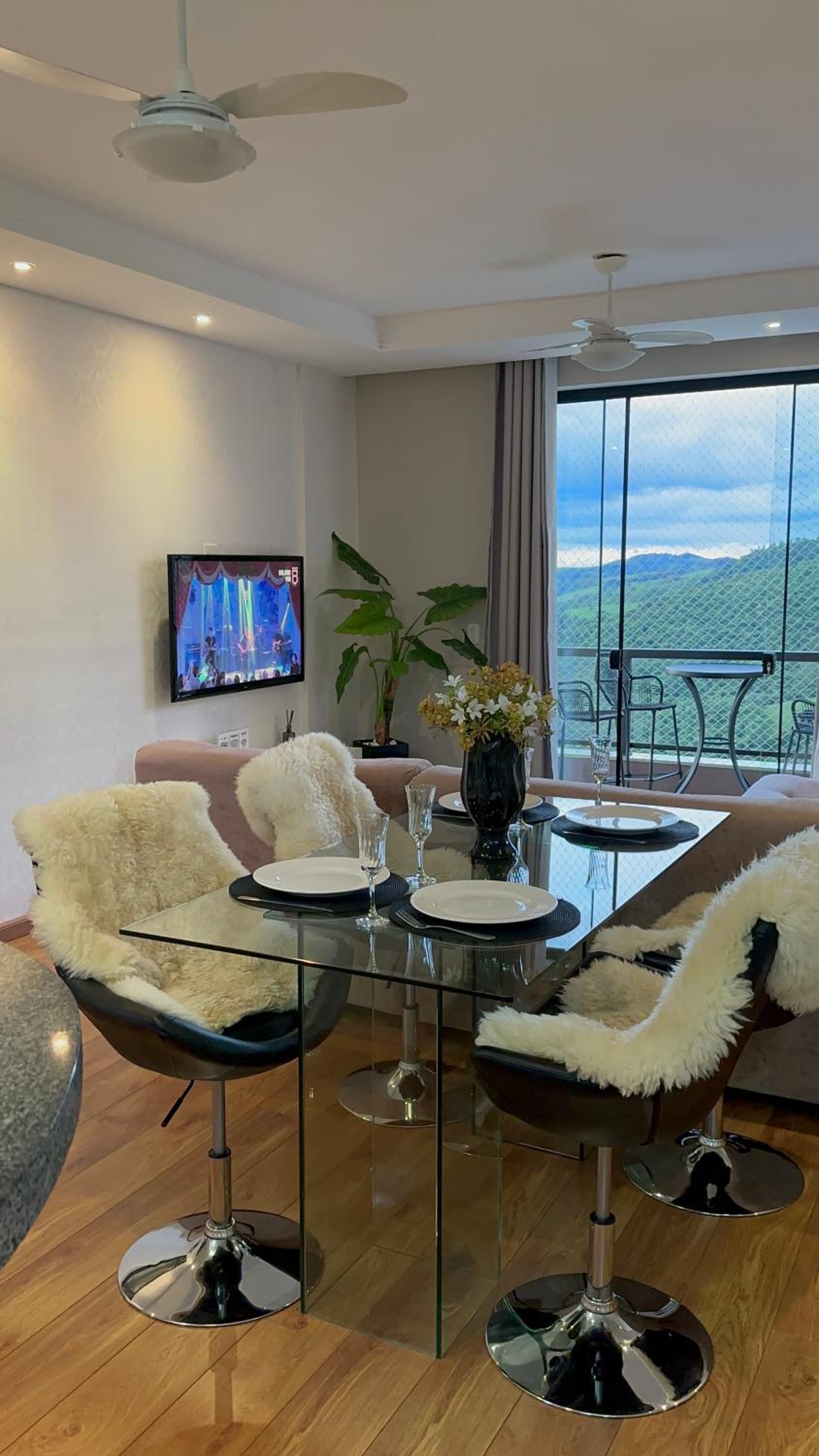 Apartment with Mountain View photo 3
