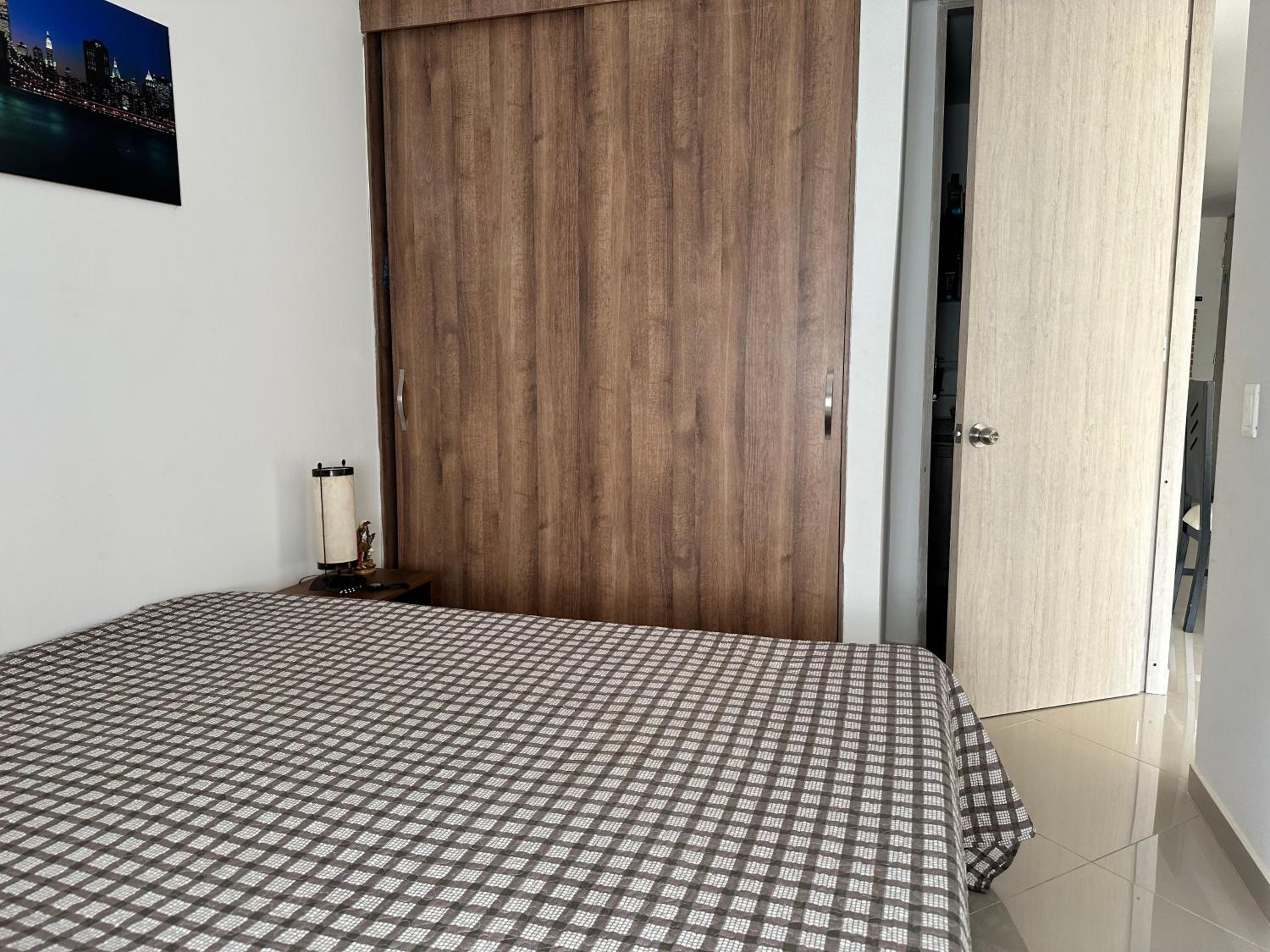 One-Bedroom Apartment photo 1