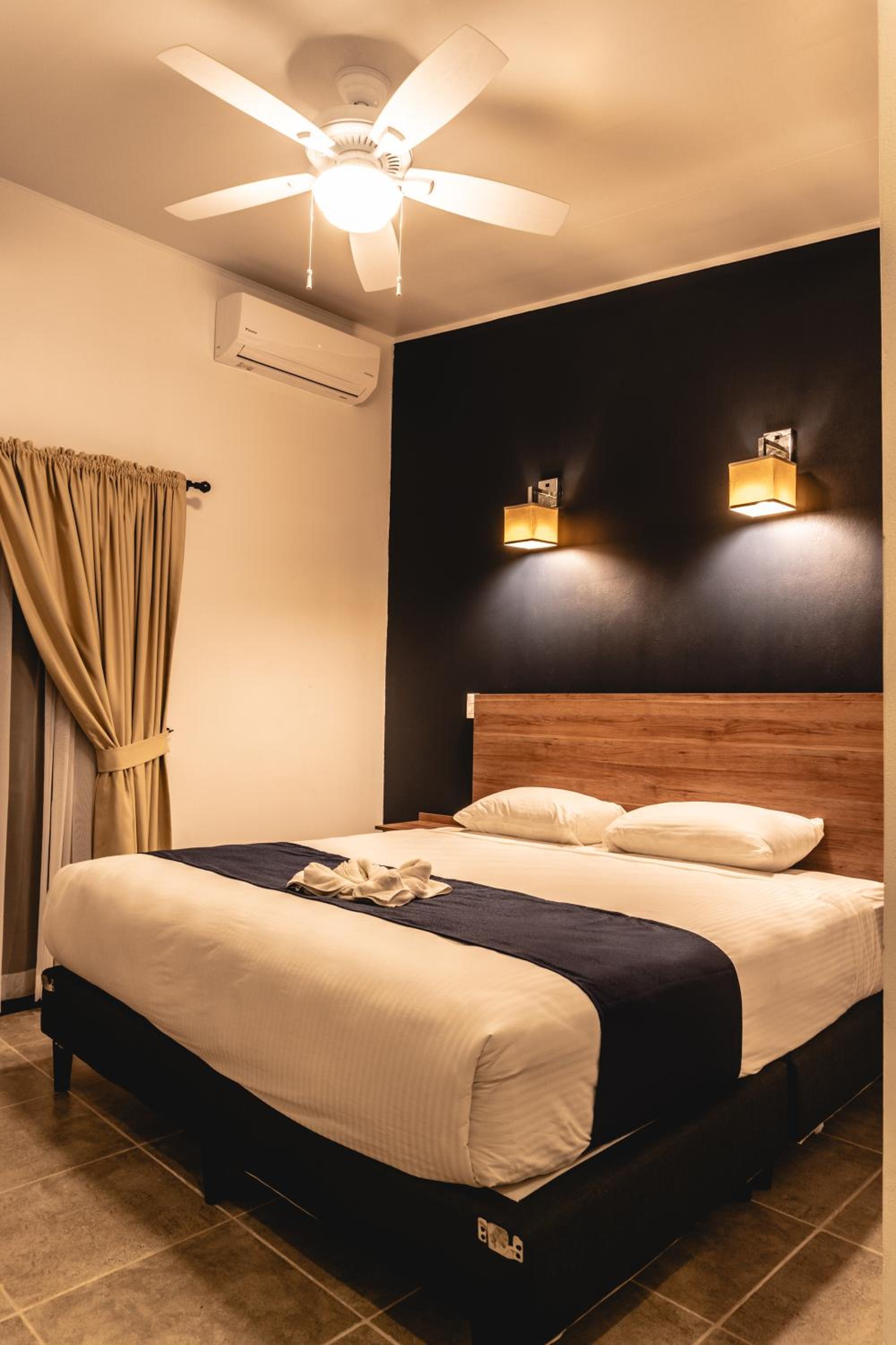 Double Room with Private Bathroom photo 2