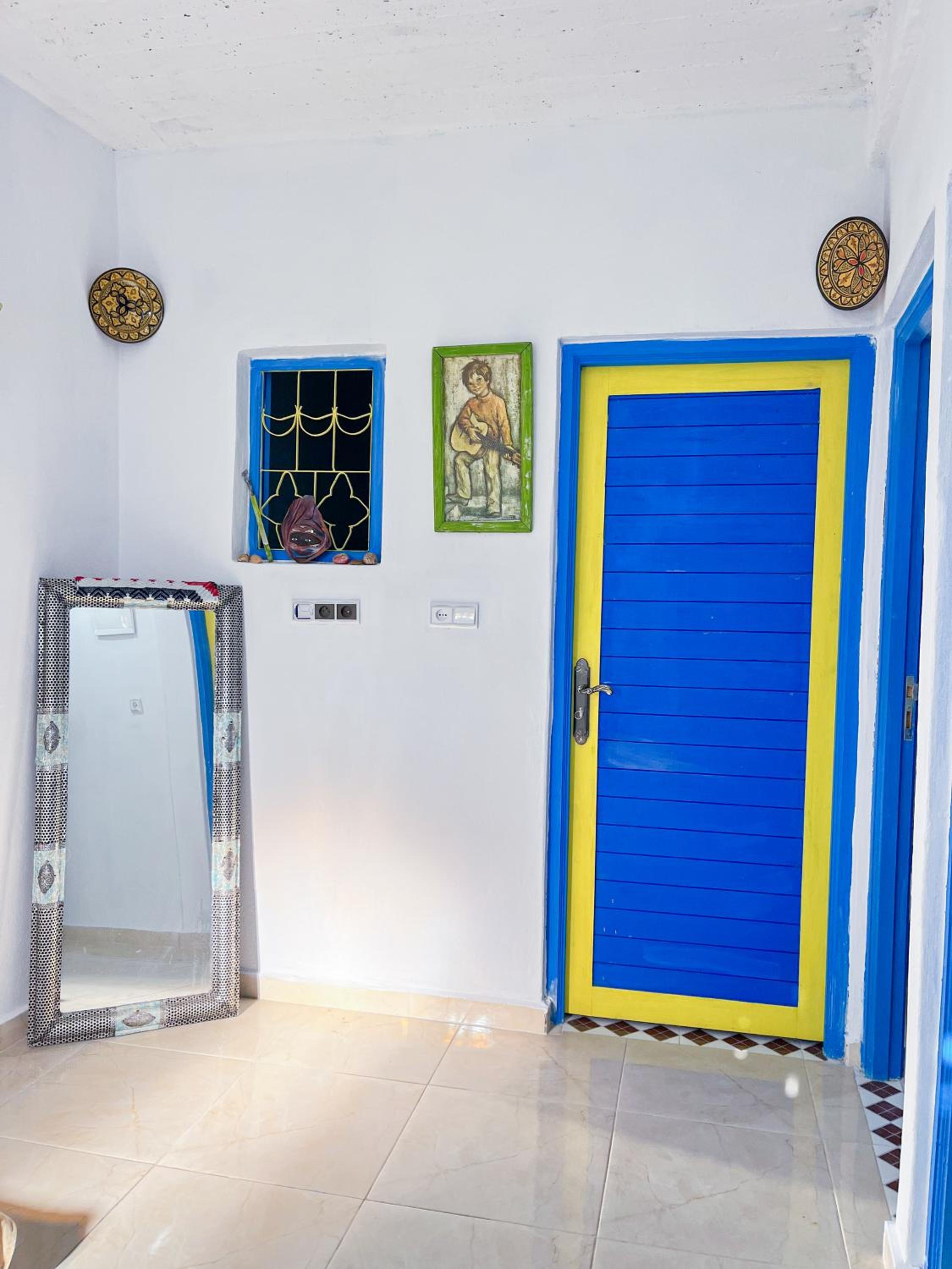 Standard Twin Room with Shared Bathroom photo 1