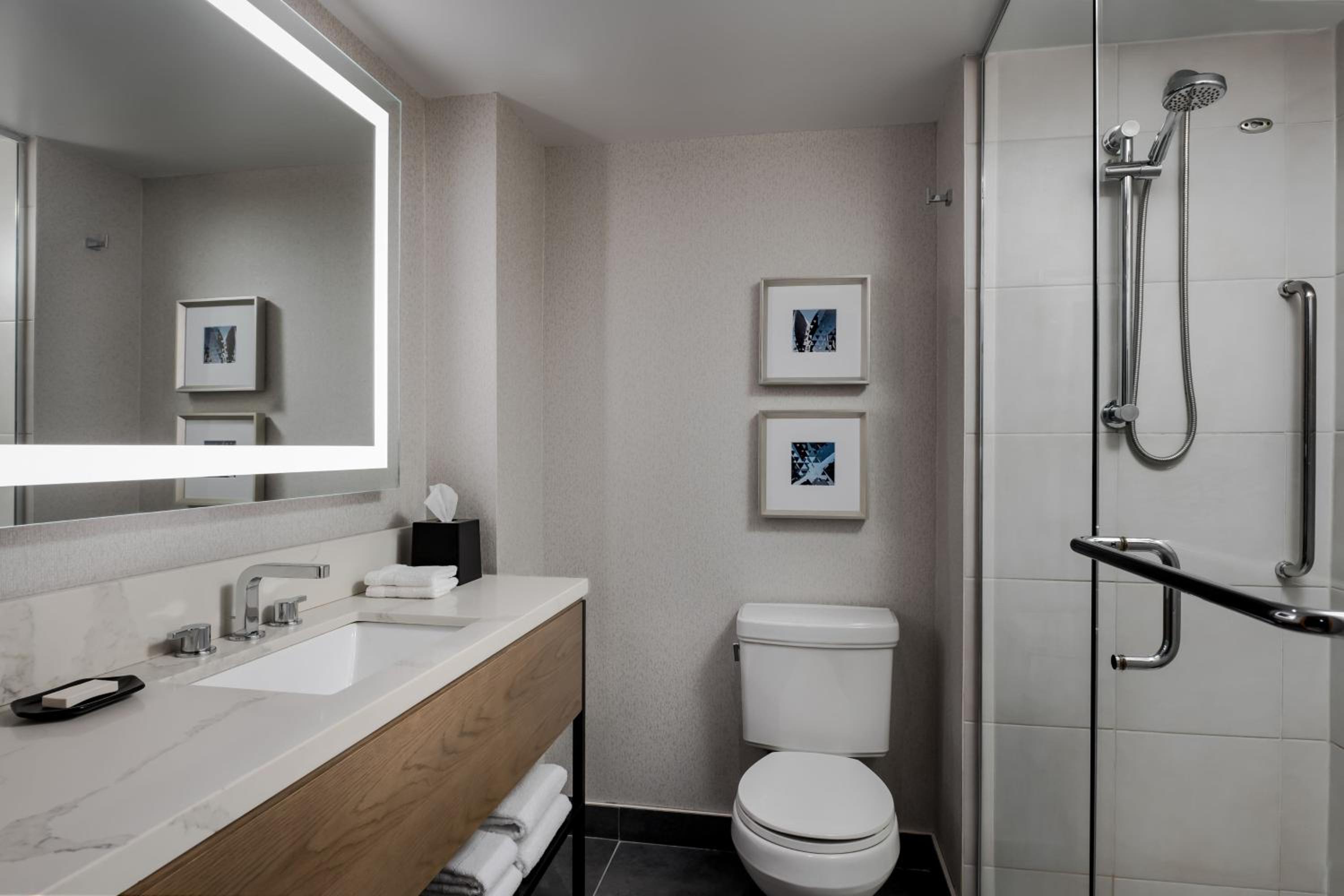 Guest Room, 1 King - Photo 4