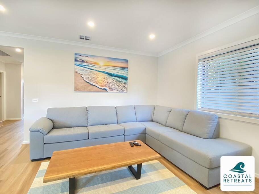 Five-Bedroom House photo 3
