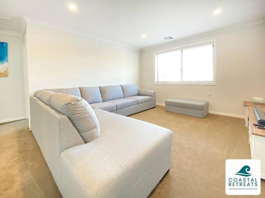 Five-Bedroom House photo 3
