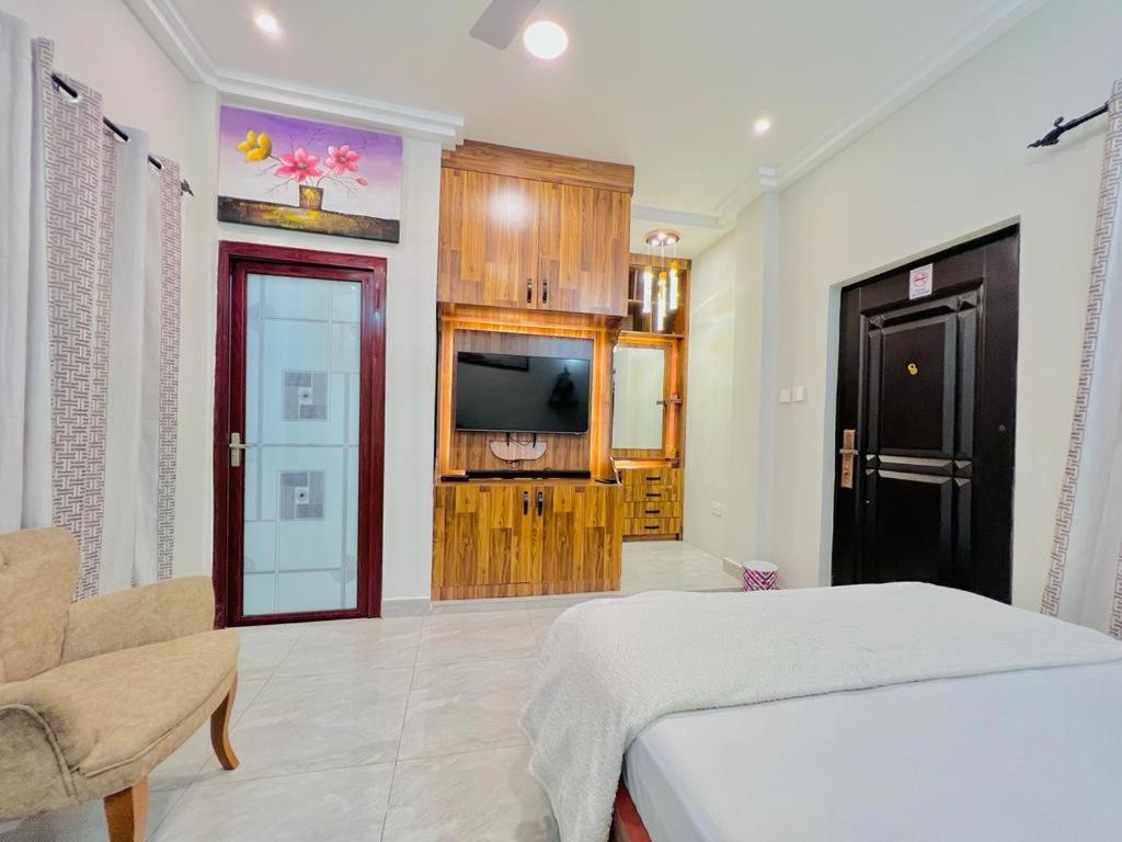 Standard Queen Room photo 2