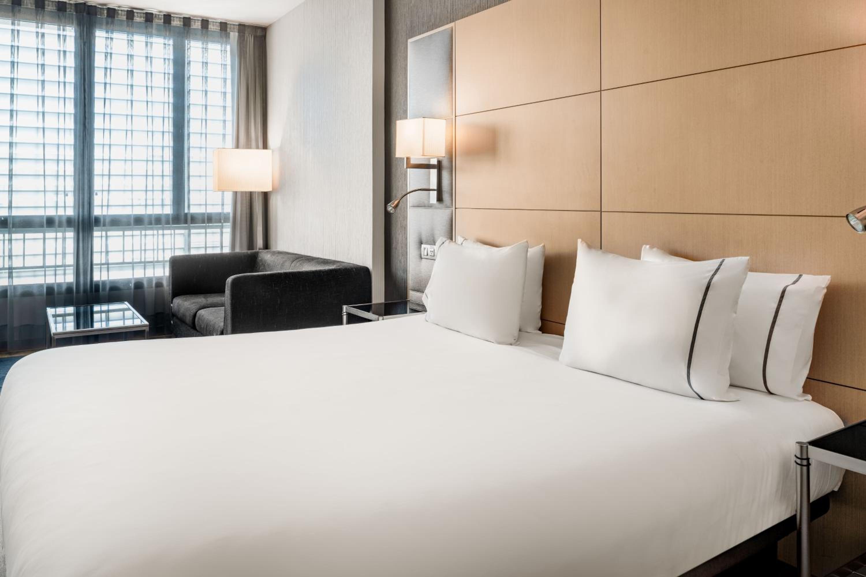 Premium Junior King Suite with Street View