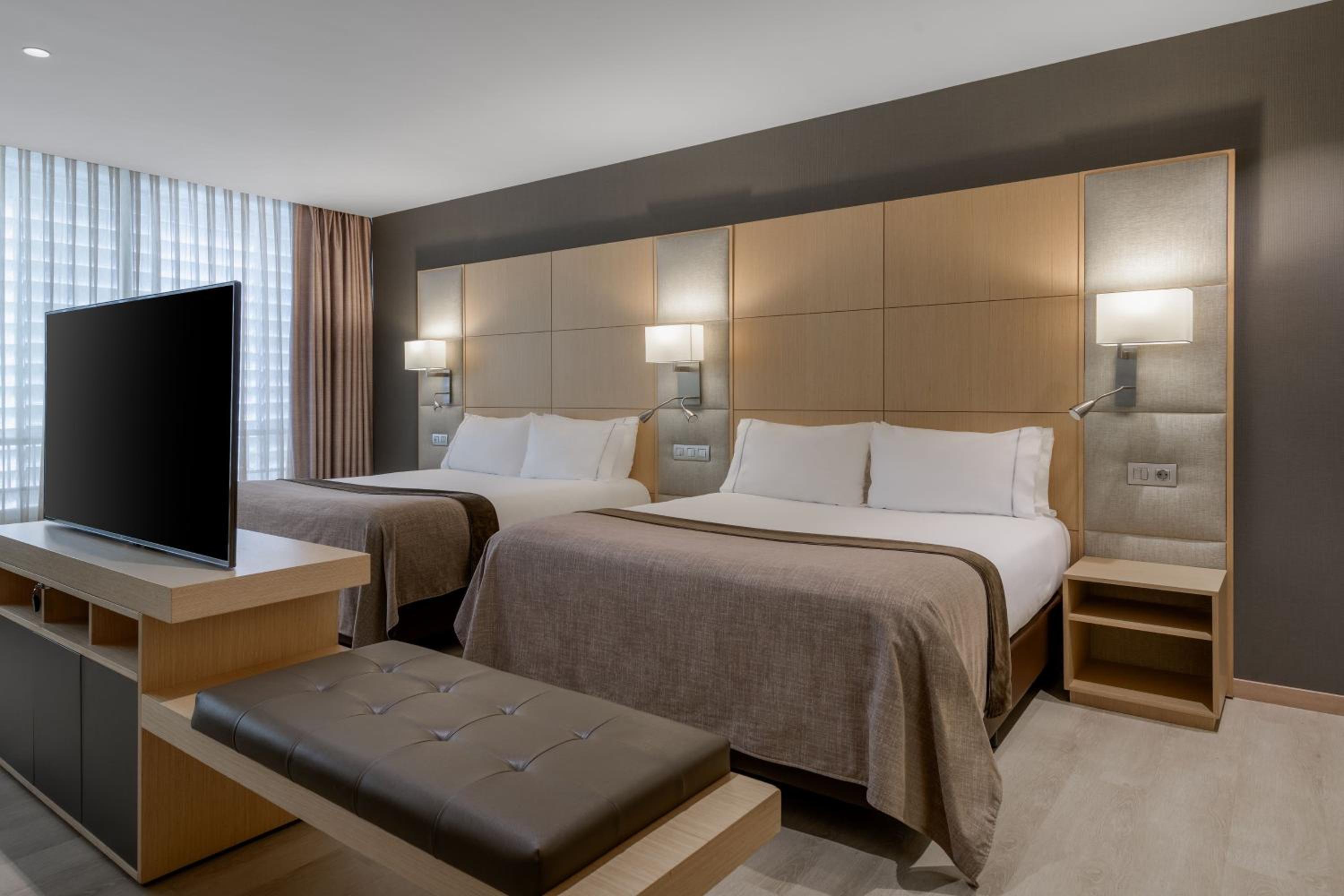One-Bedroom Premium Junior Twin Suite