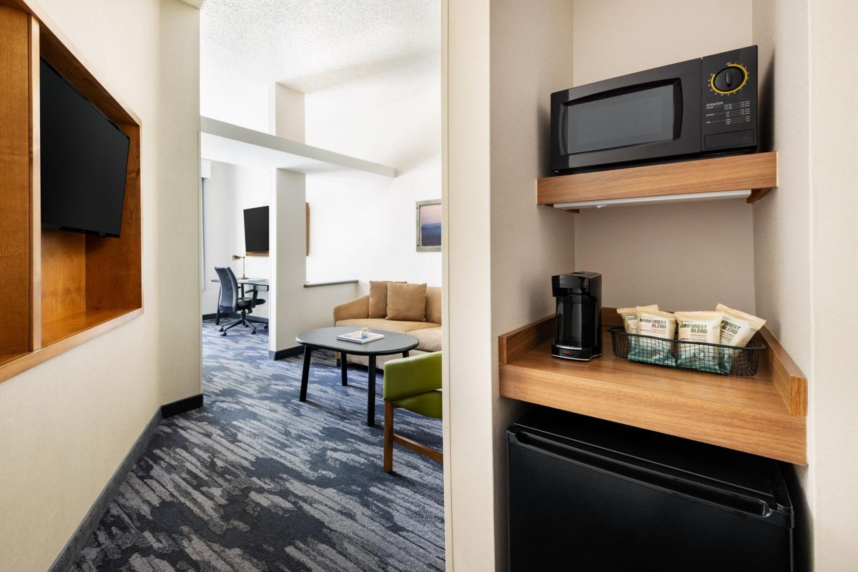 One-Bedroom Suite - Photo 2