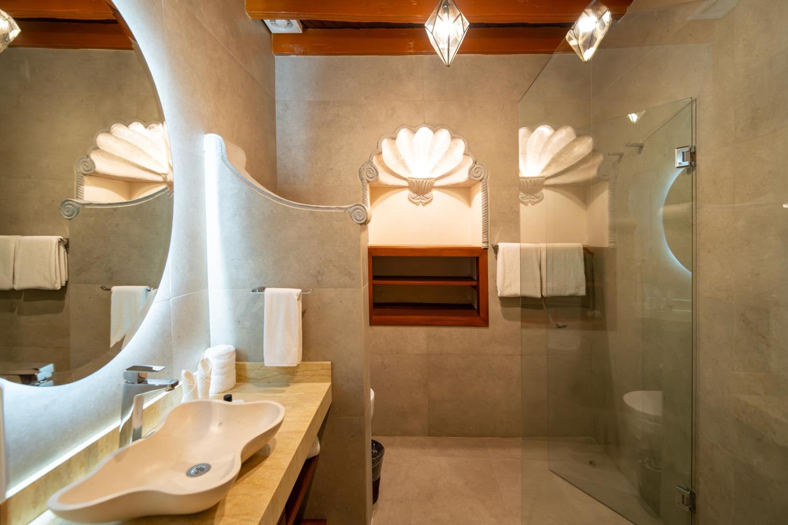 Superior Suite - Photo 27