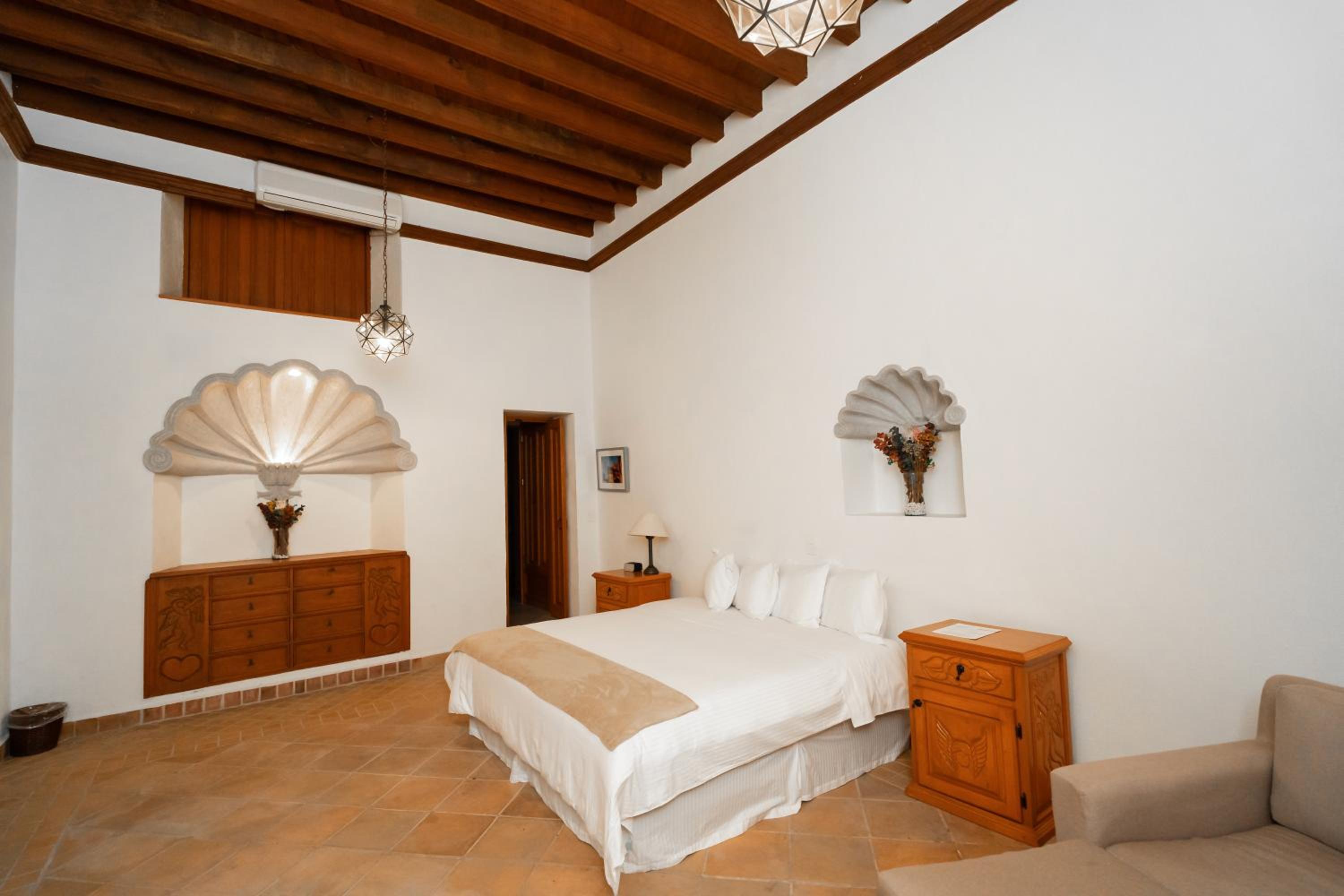 Deluxe Suite - Photo 24