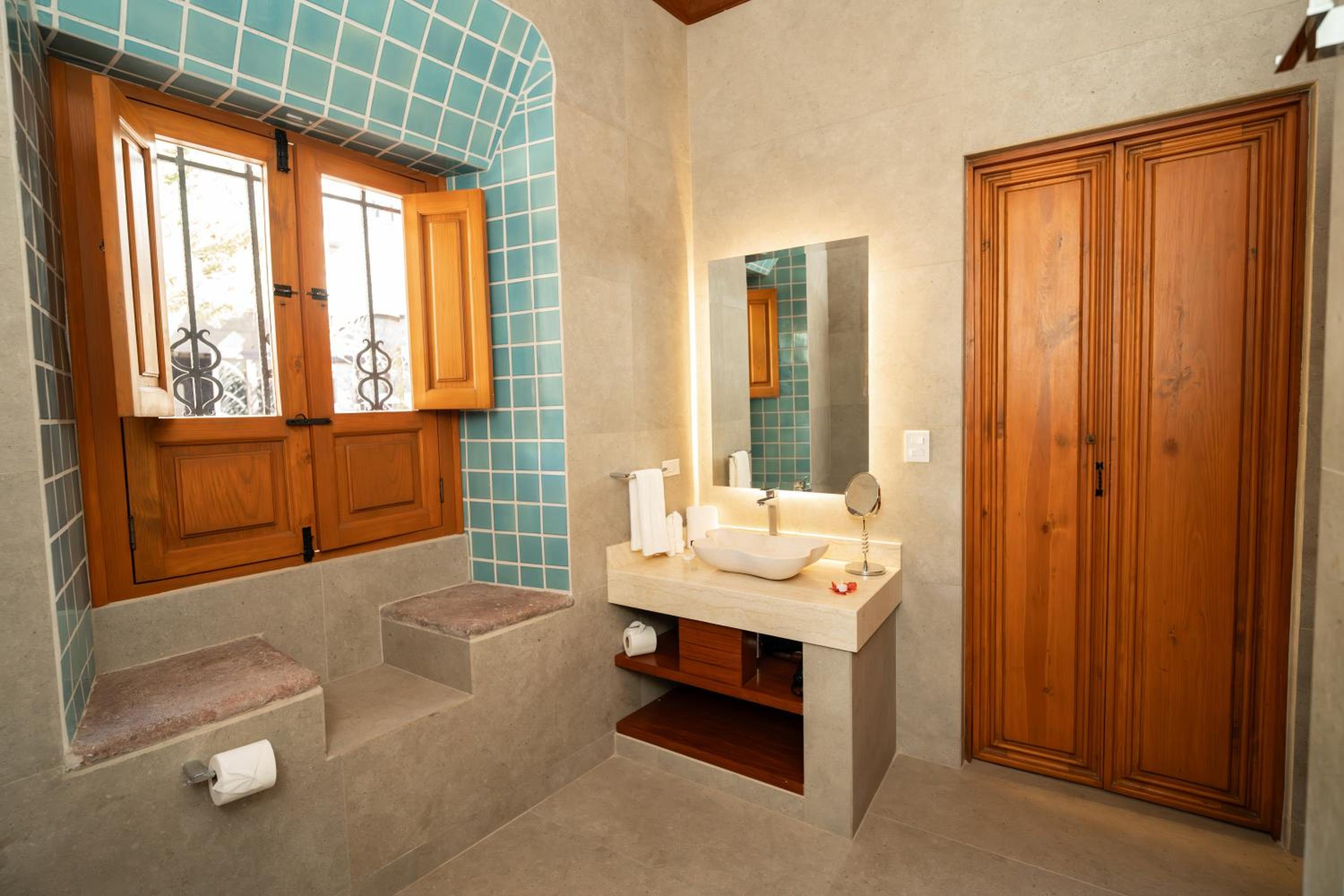 Deluxe Suite - Photo 18