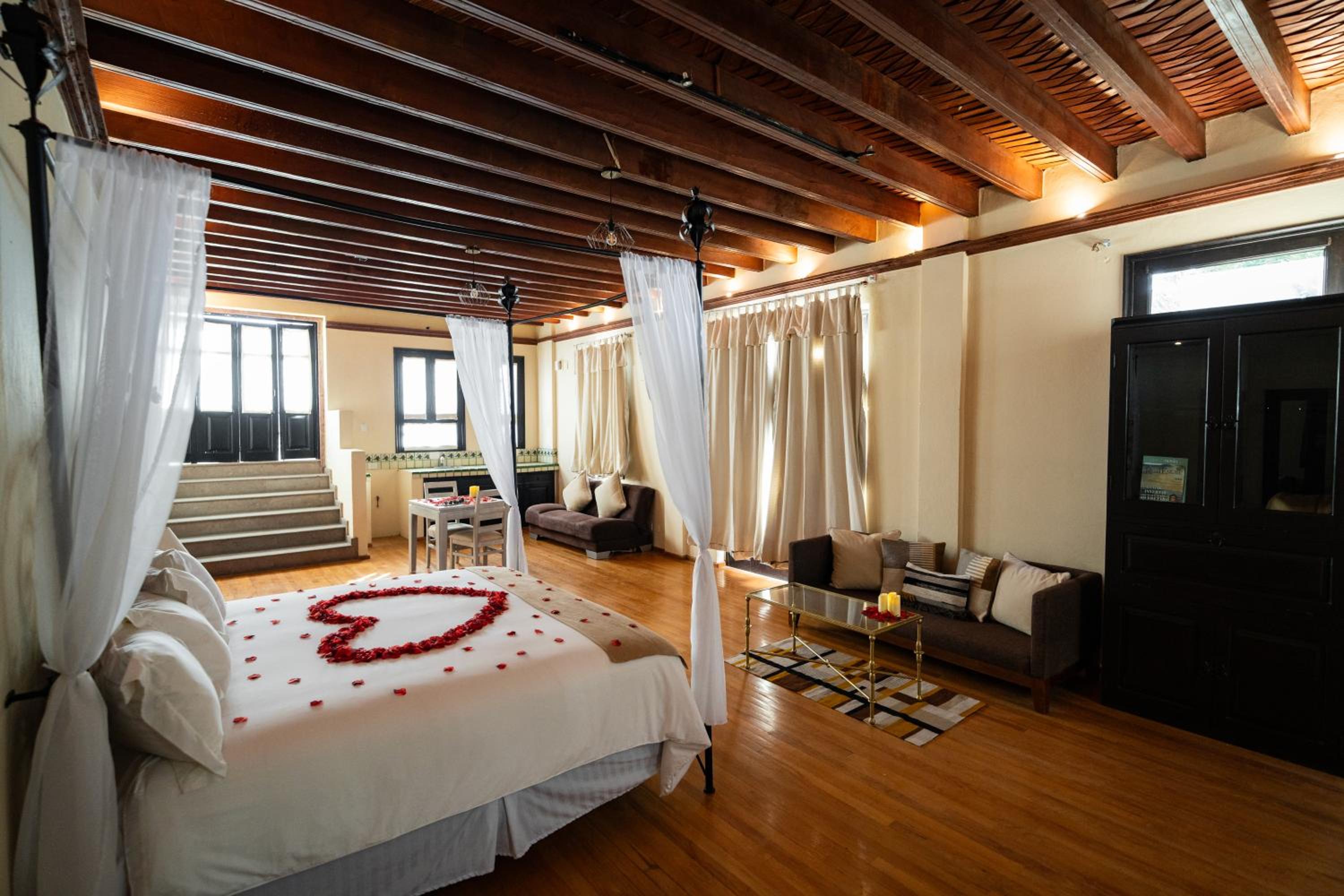 Superior Suite - Photo 30