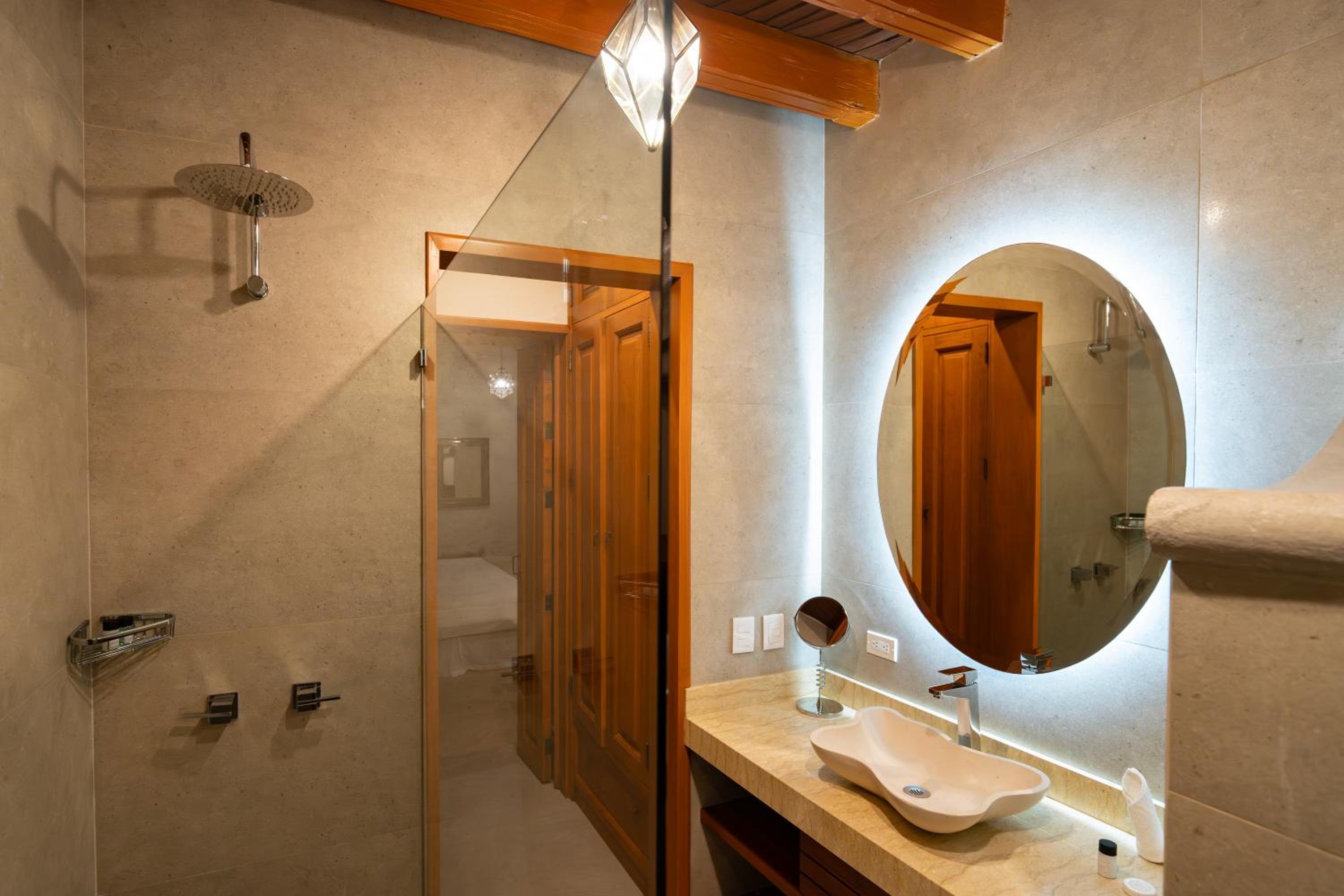 Superior Suite - Photo 26
