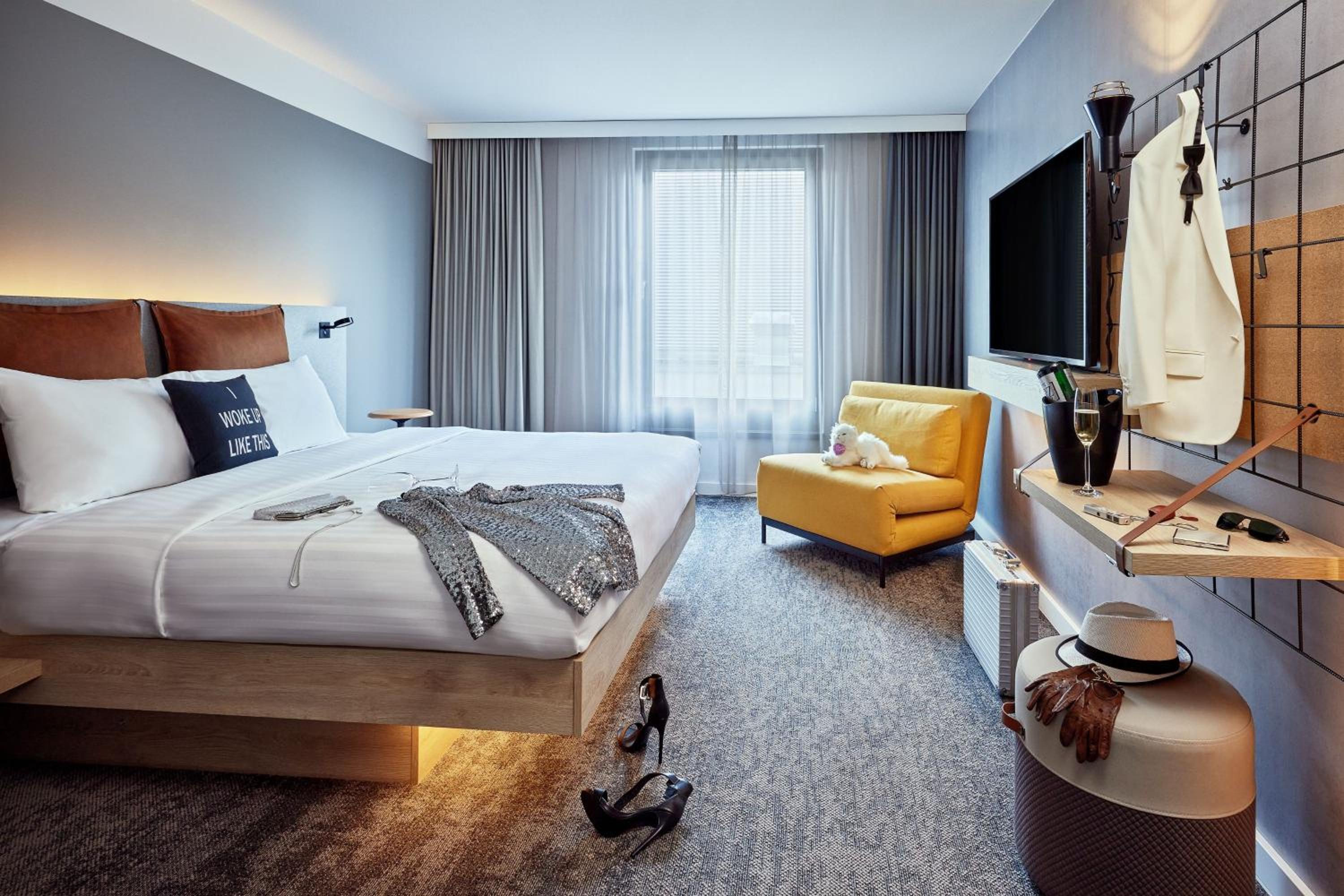 Standard King Room - Photo 4