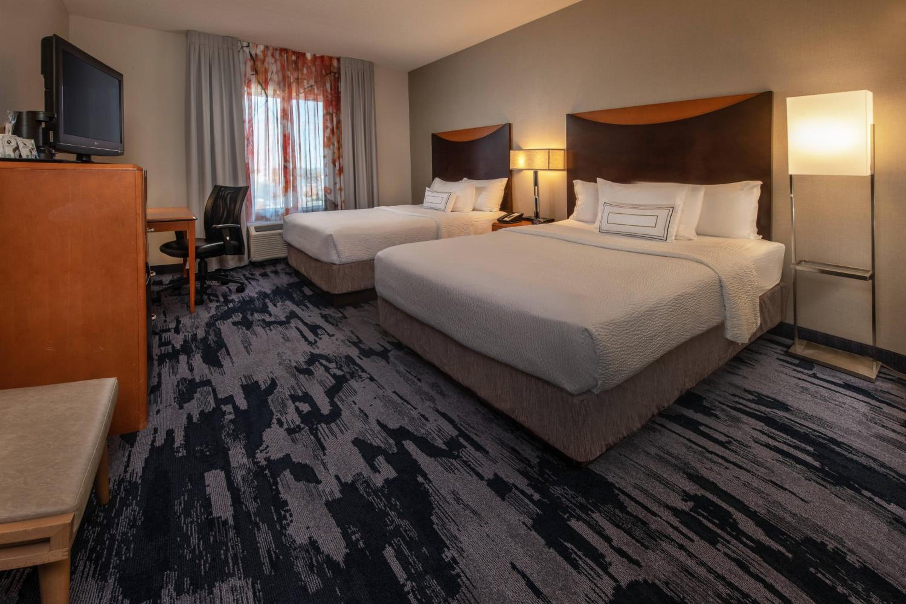 Queen Room with Two Queen Beds - Photo 1