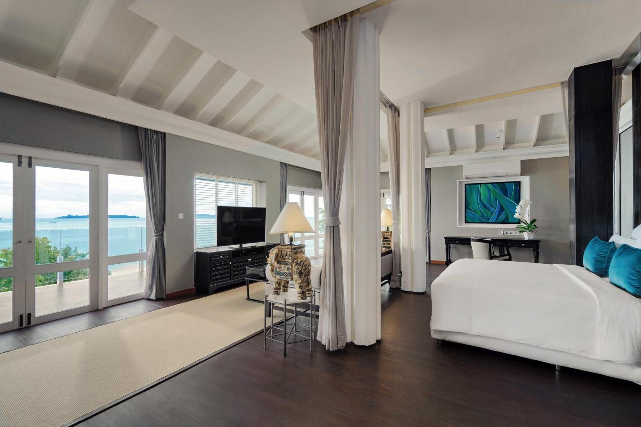 Ocean Horizon King Suite with Club Lounge Access - Photo 7