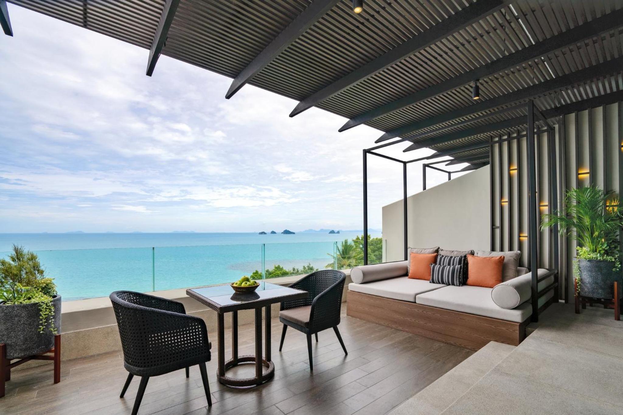 Classic King Room with Ocean View - Photo 7