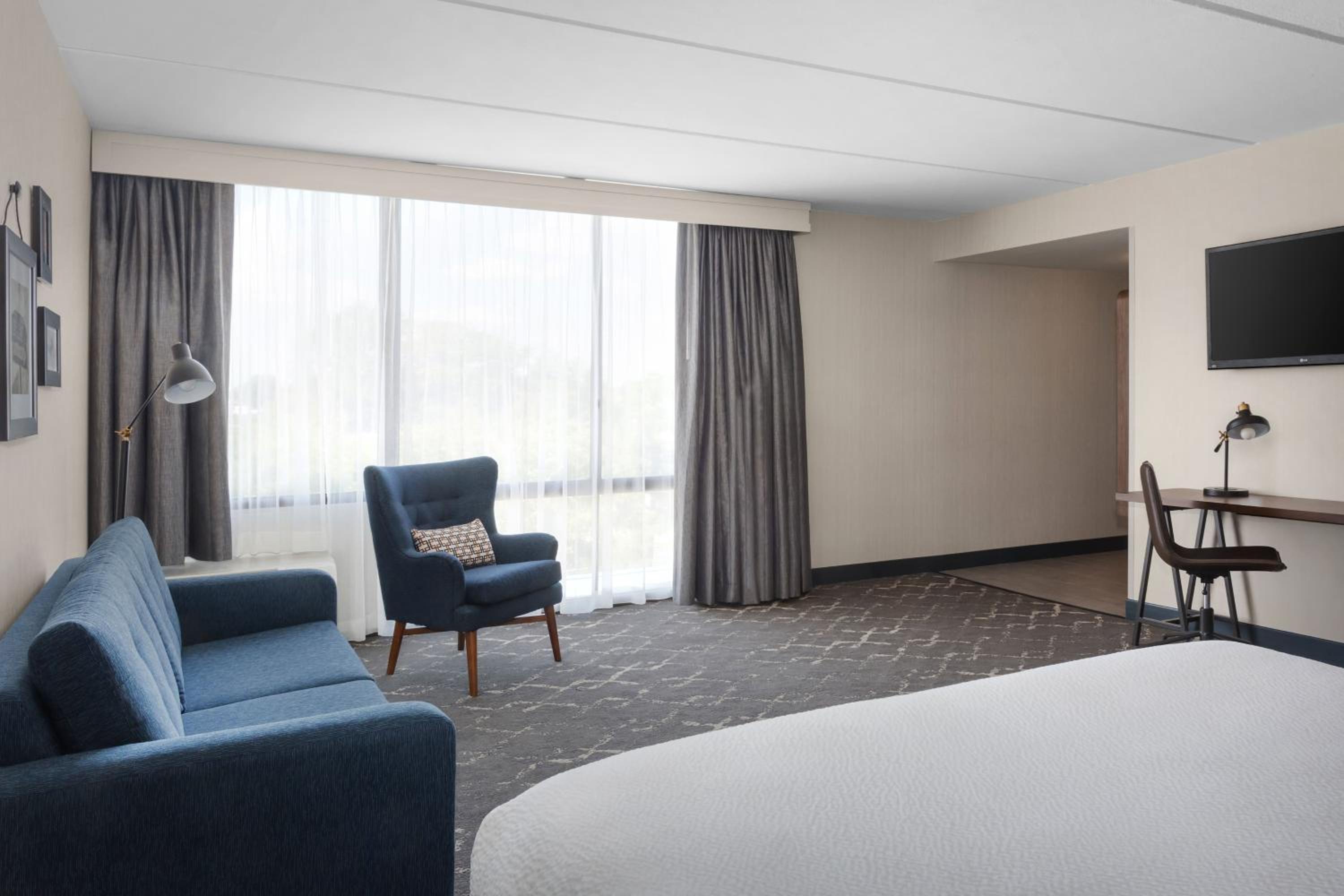 King Room with Sofa Bed photo 1