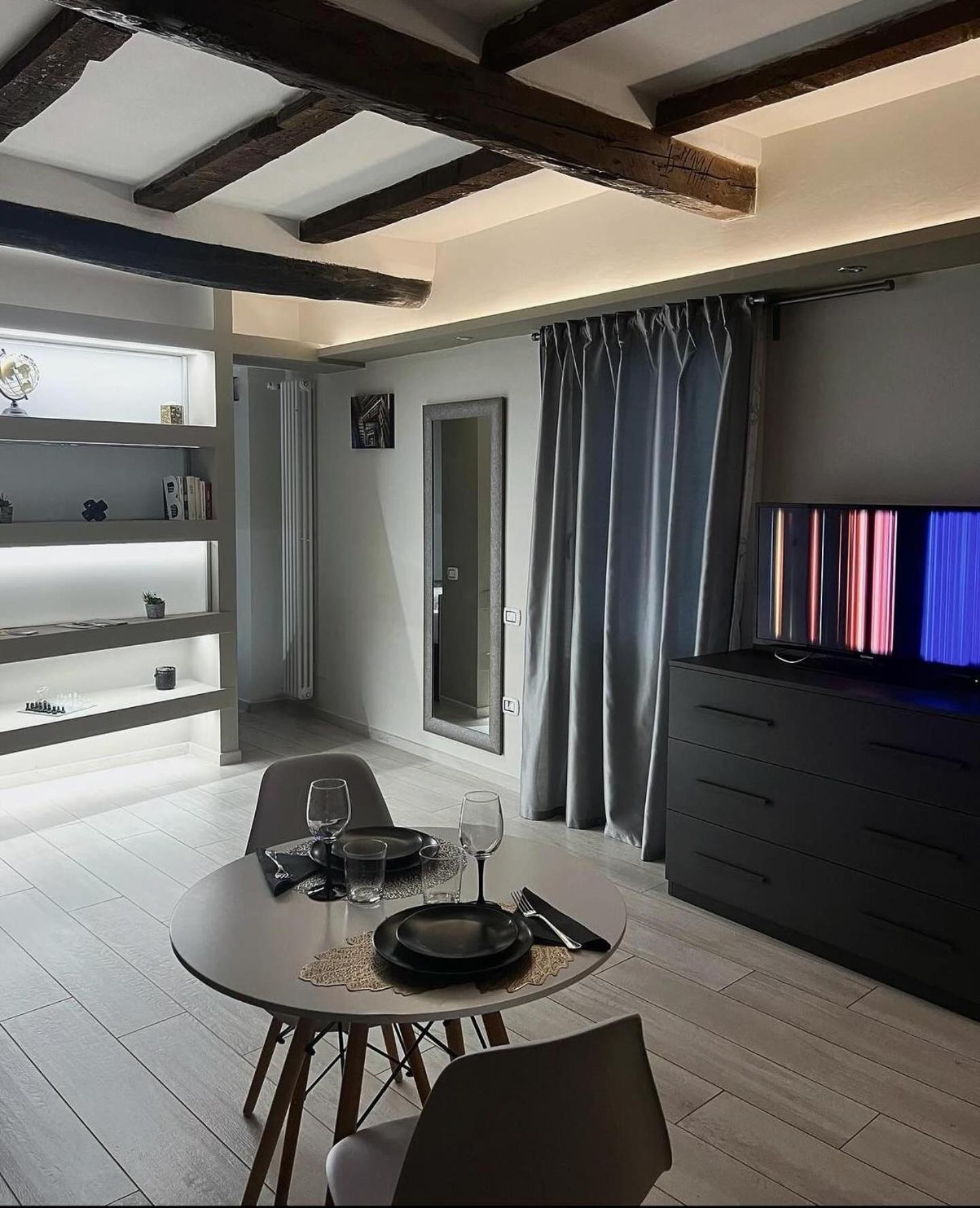 One-Bedroom Apartment - Photo 86