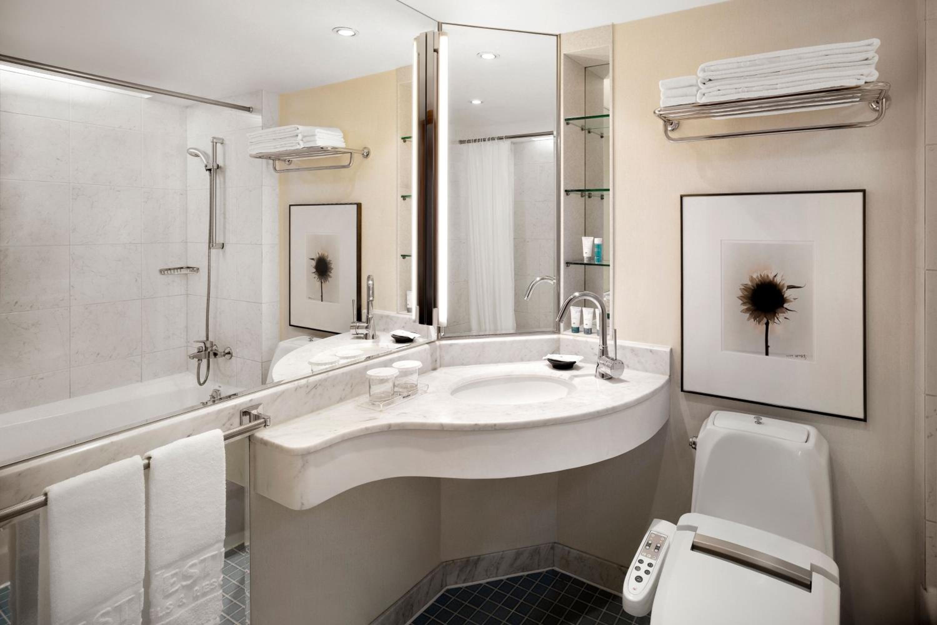 Executive Beach King, Club lounge access,  1 King, Haeundae Beach view - Photo 6