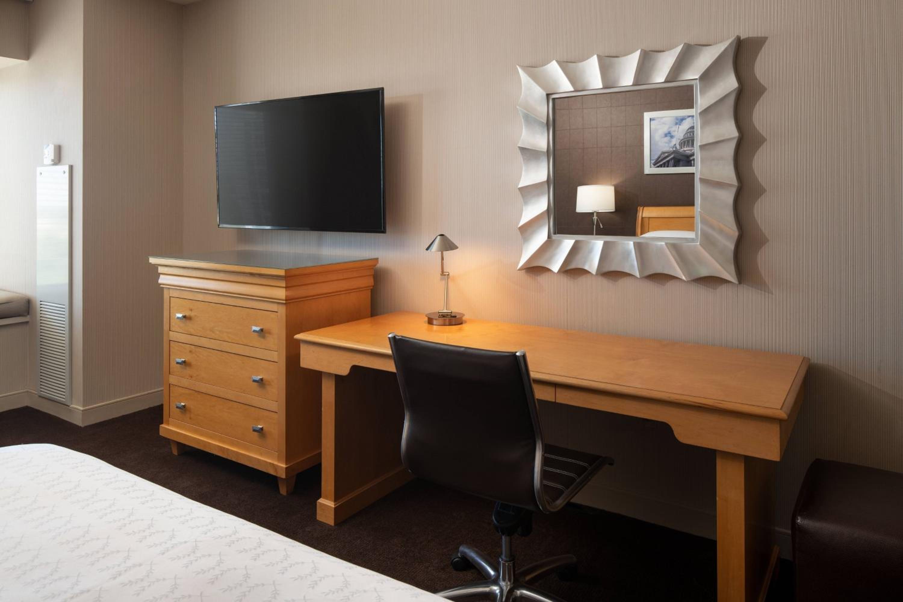 Premium King Bed - Photo 3