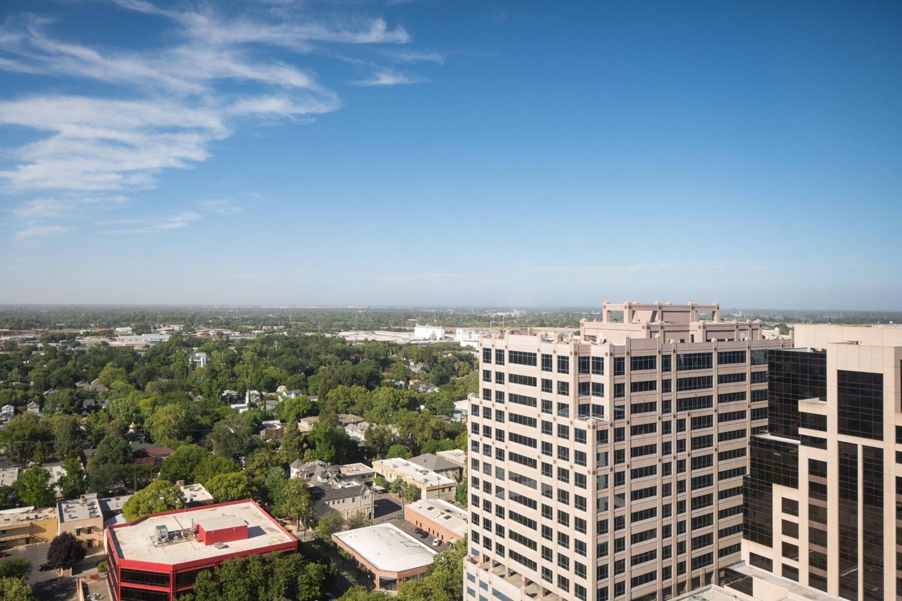 Baywindow Suite, M Club lounge access, 1 King, City view  - Photo 5