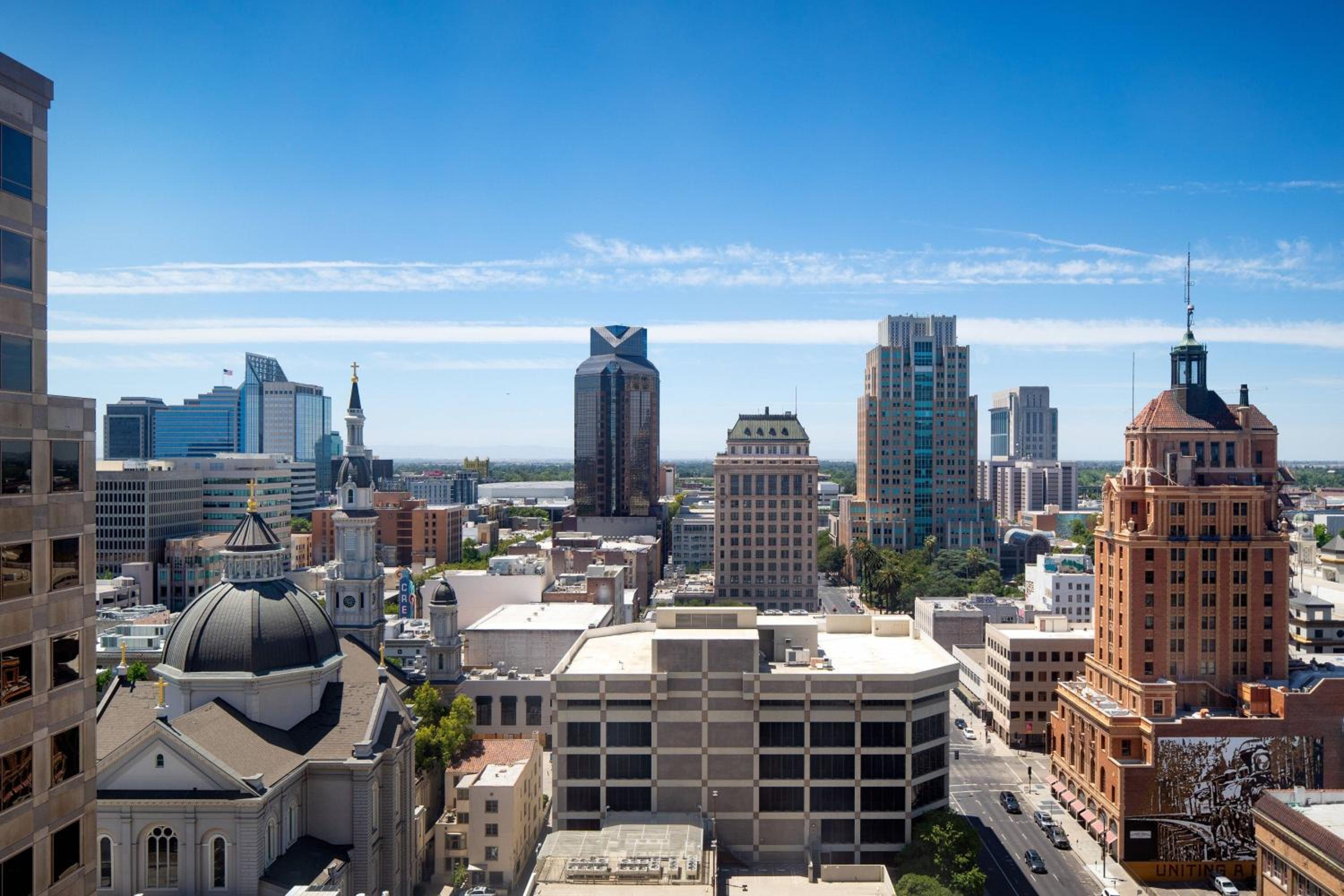 King Room With City View And Adapted Tub - Mobility Accessible/Low Floor