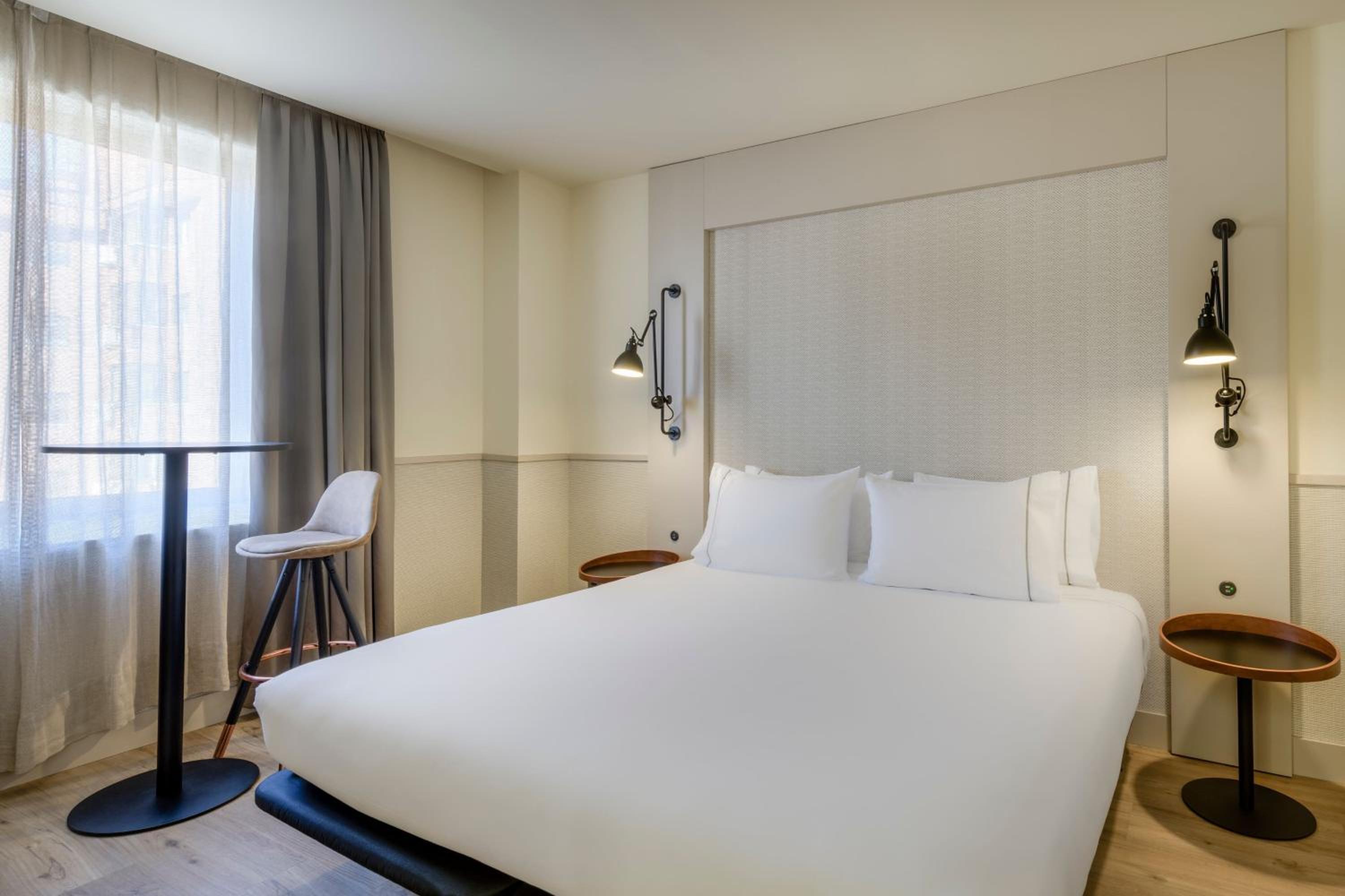 Standard, Guest room, 1 Queen - Photo 18