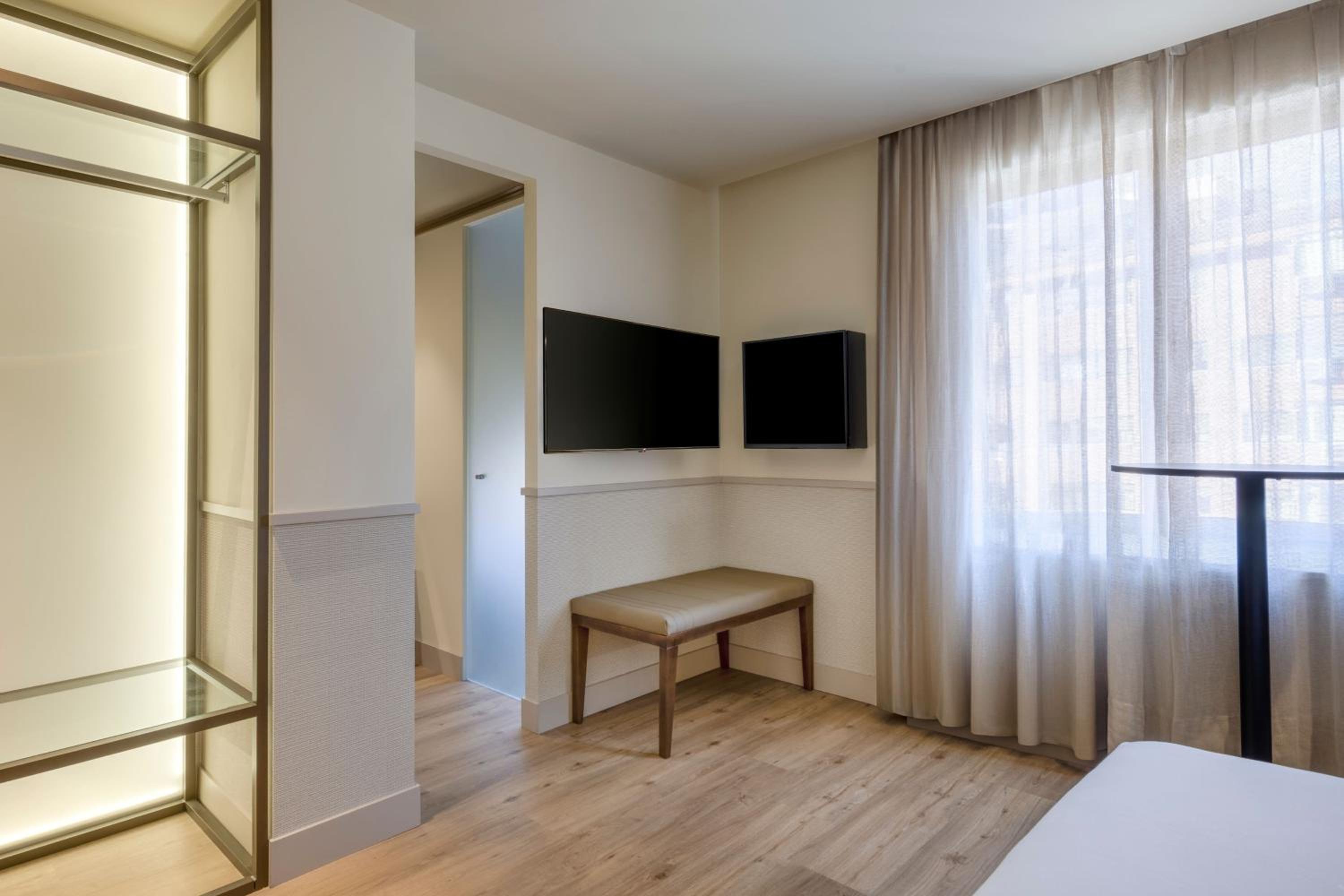 Standard, Guest room, 1 Queen - Photo 19
