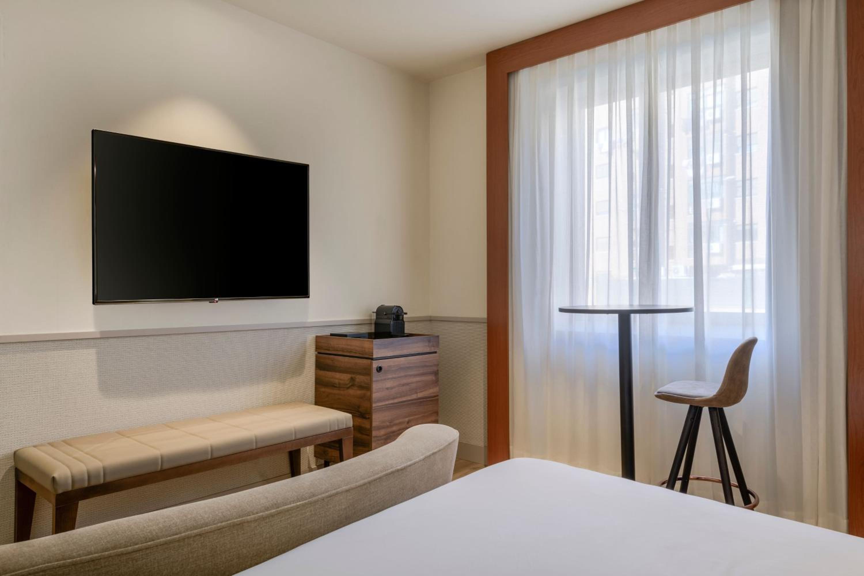 Standard, Guest room, 1 Queen thumbnail 5