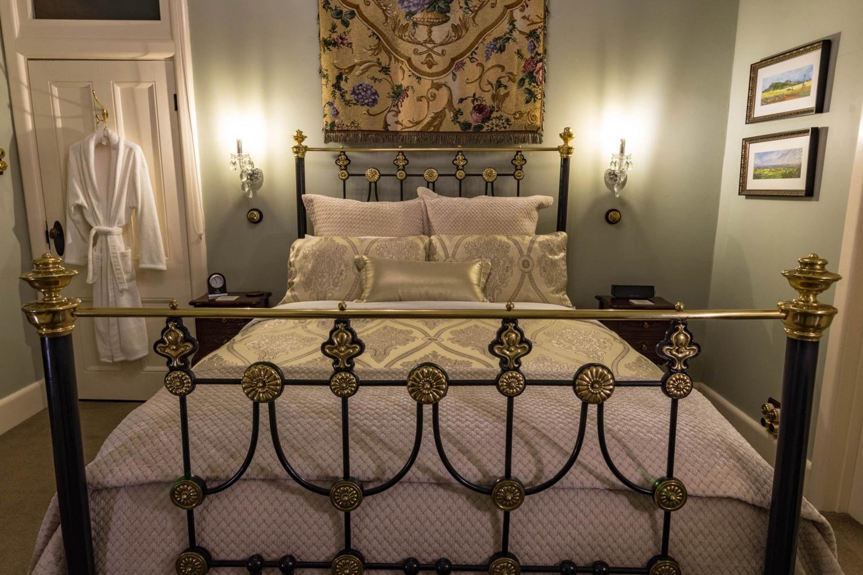 Queen Suite photo 2