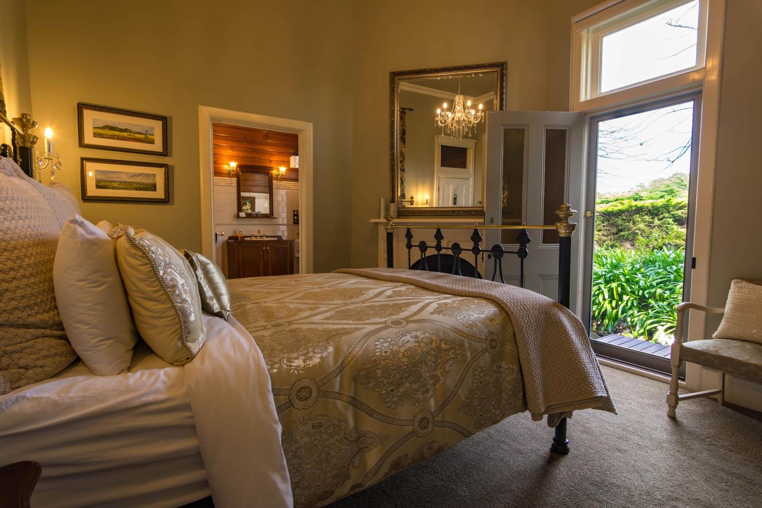 Queen Suite photo 1