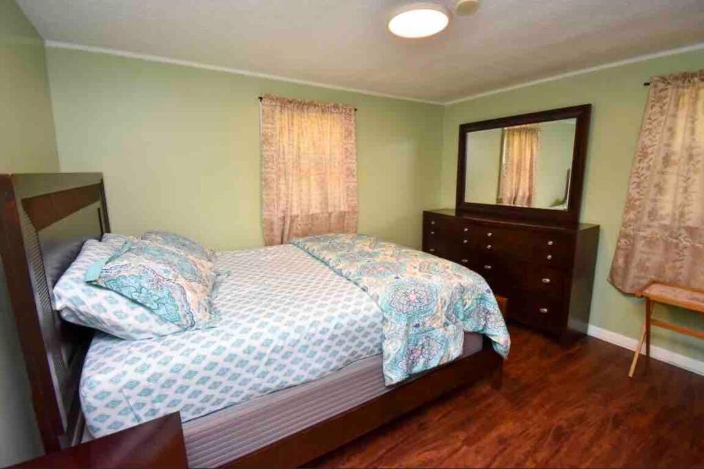 Four-Bedroom House photo 3