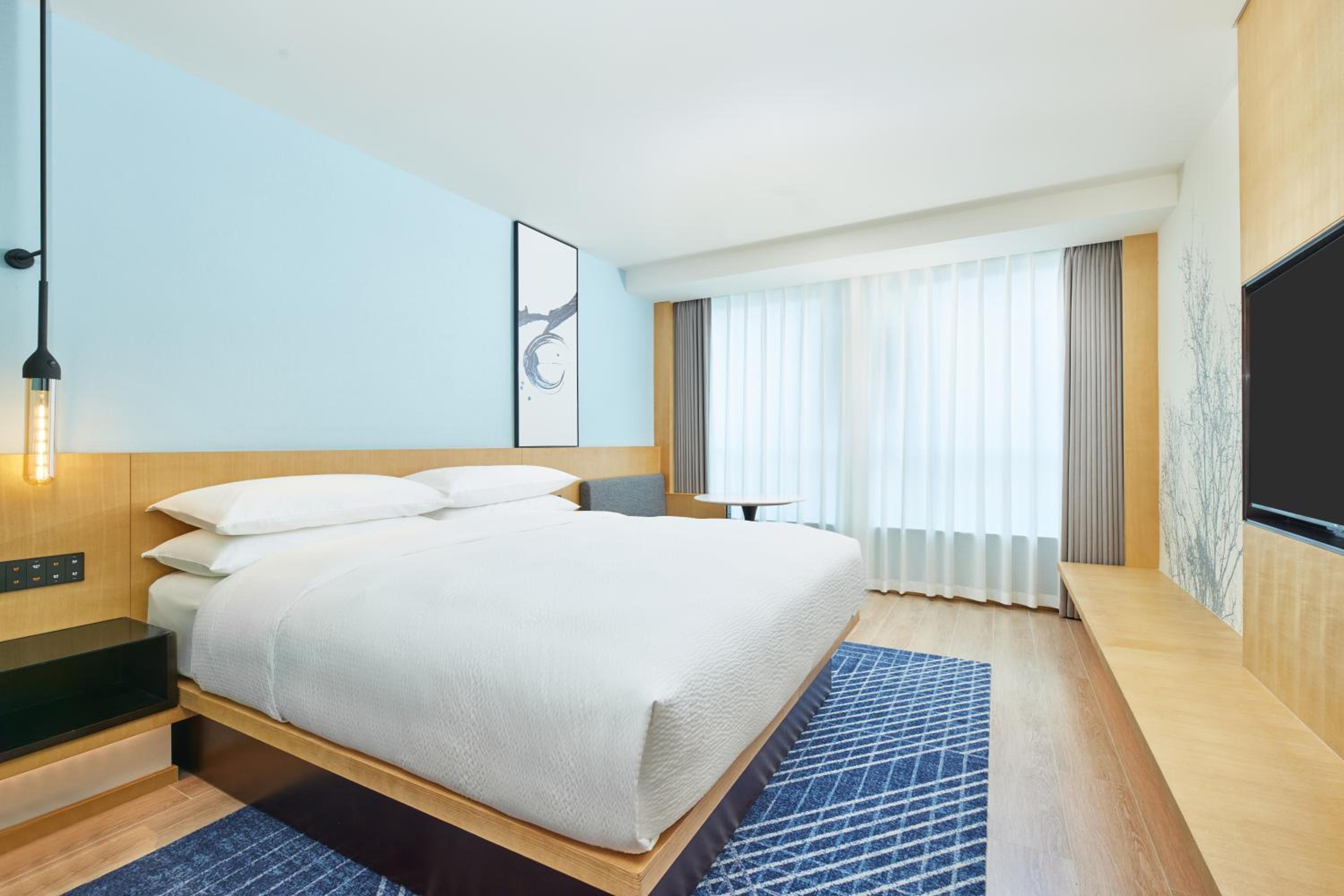 Standard King Room with City View photo 1