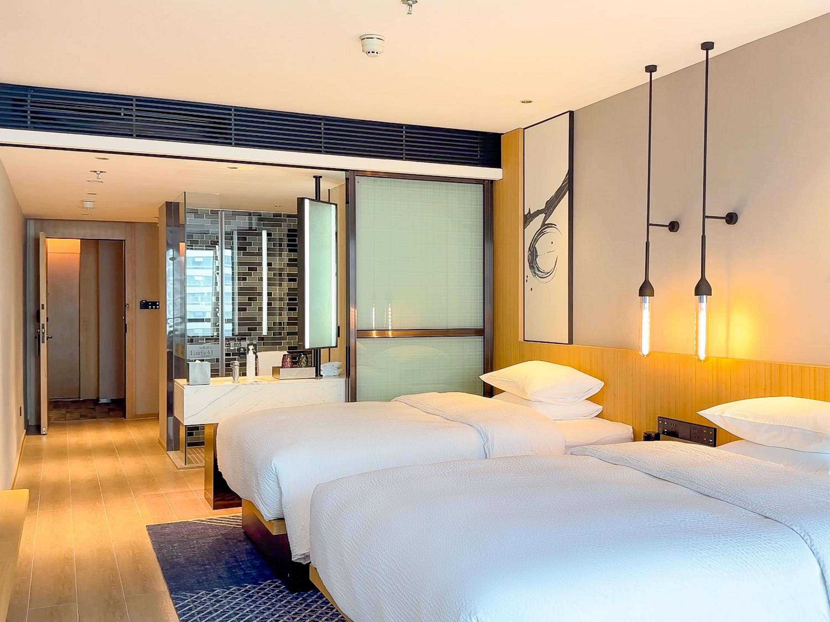 Standard Double Room with Two Double Beds and City View photo 2