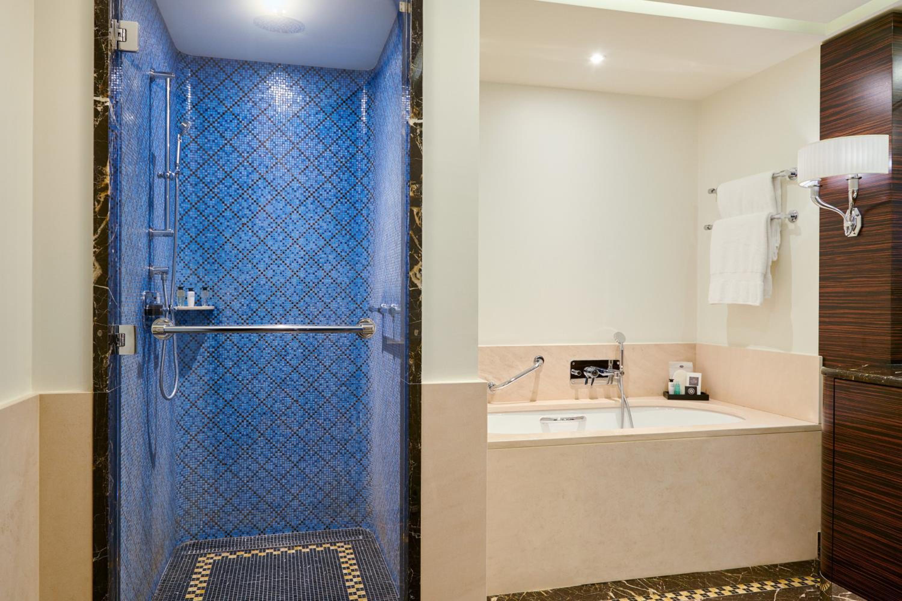 Macassar with View, 1 Bedroom Suite, City view