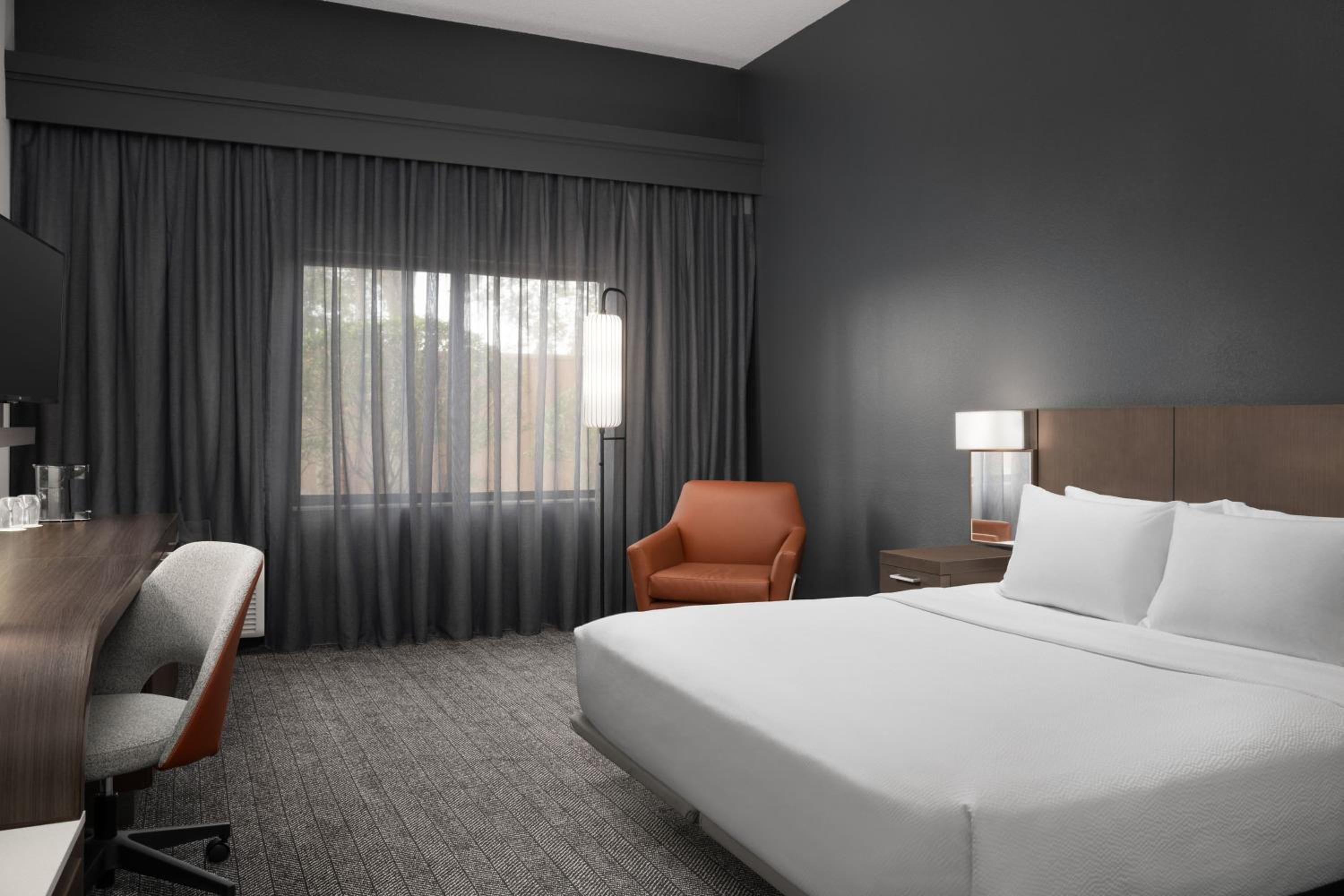 King Room with Sofa Bed - Photo 1
