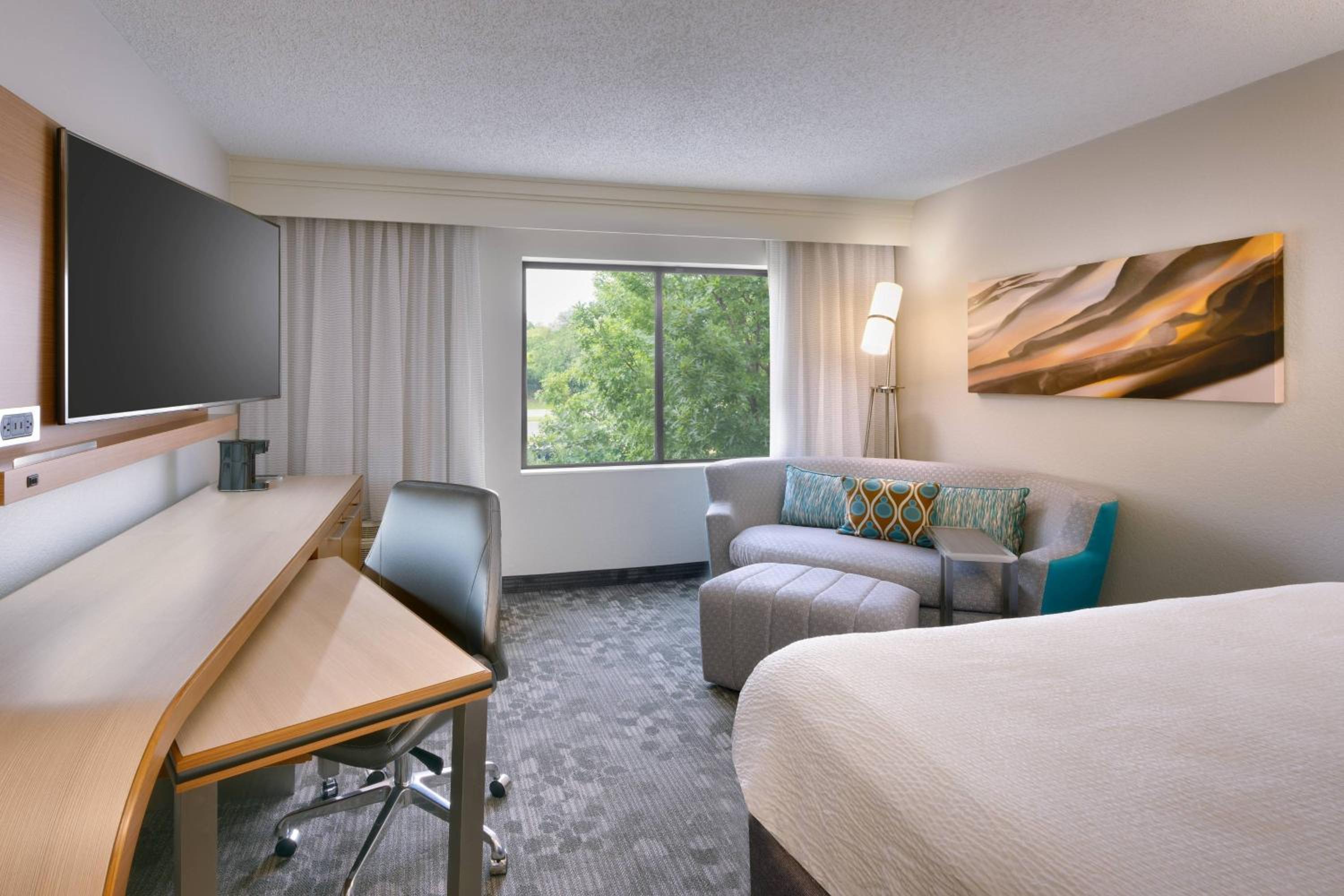 King Room with Sofa Bed photo 1